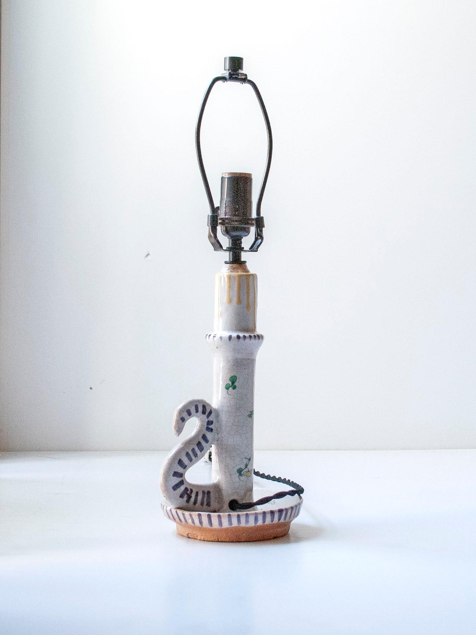 Lámpara de mesa de cerámica vidriada en forma de candelabro, Vallauris, Francia en Excelente estado para la venta en New York, NY