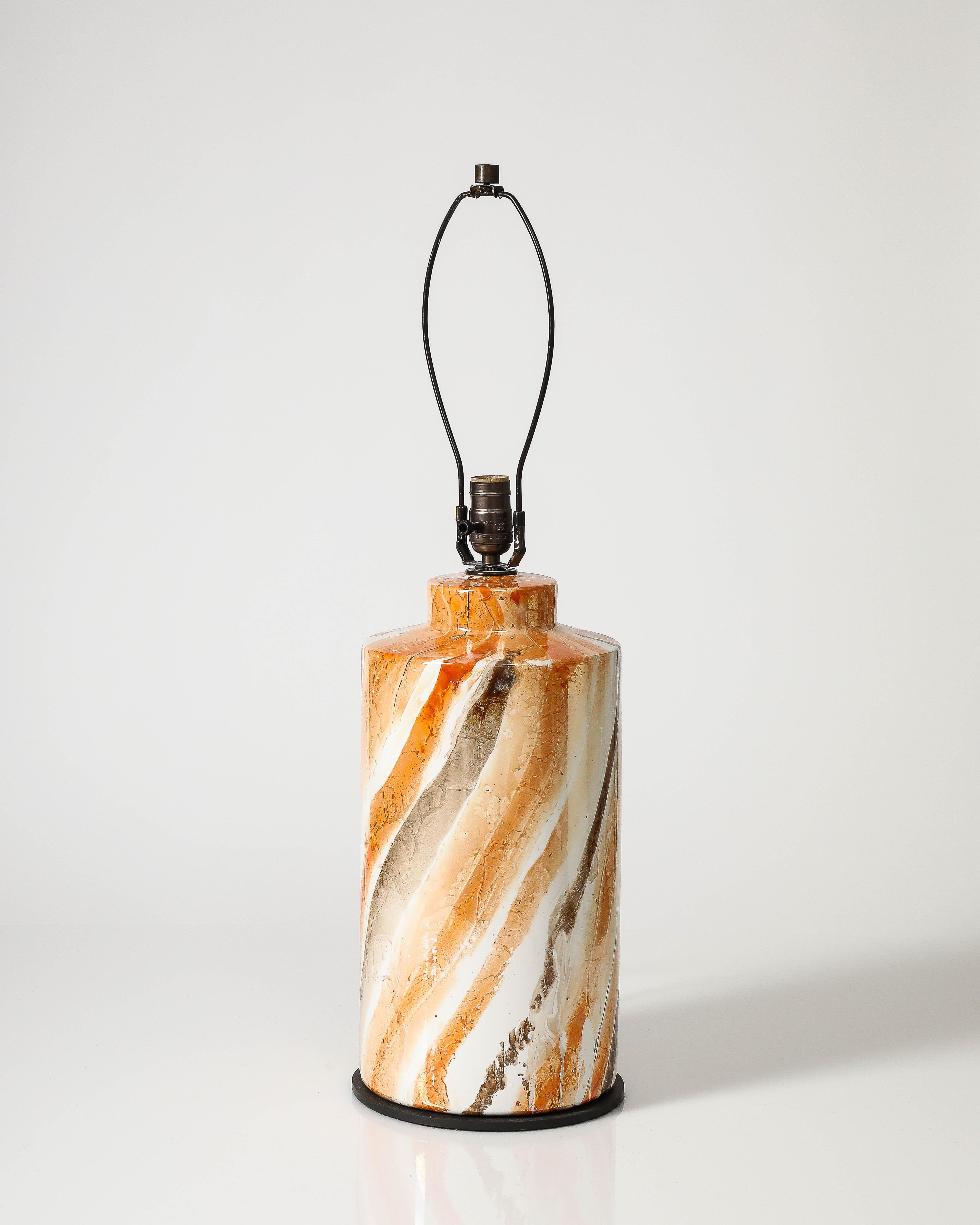 Vernissé Lampe de table en céramique émaillée, États-Unis, vers 1950 en vente