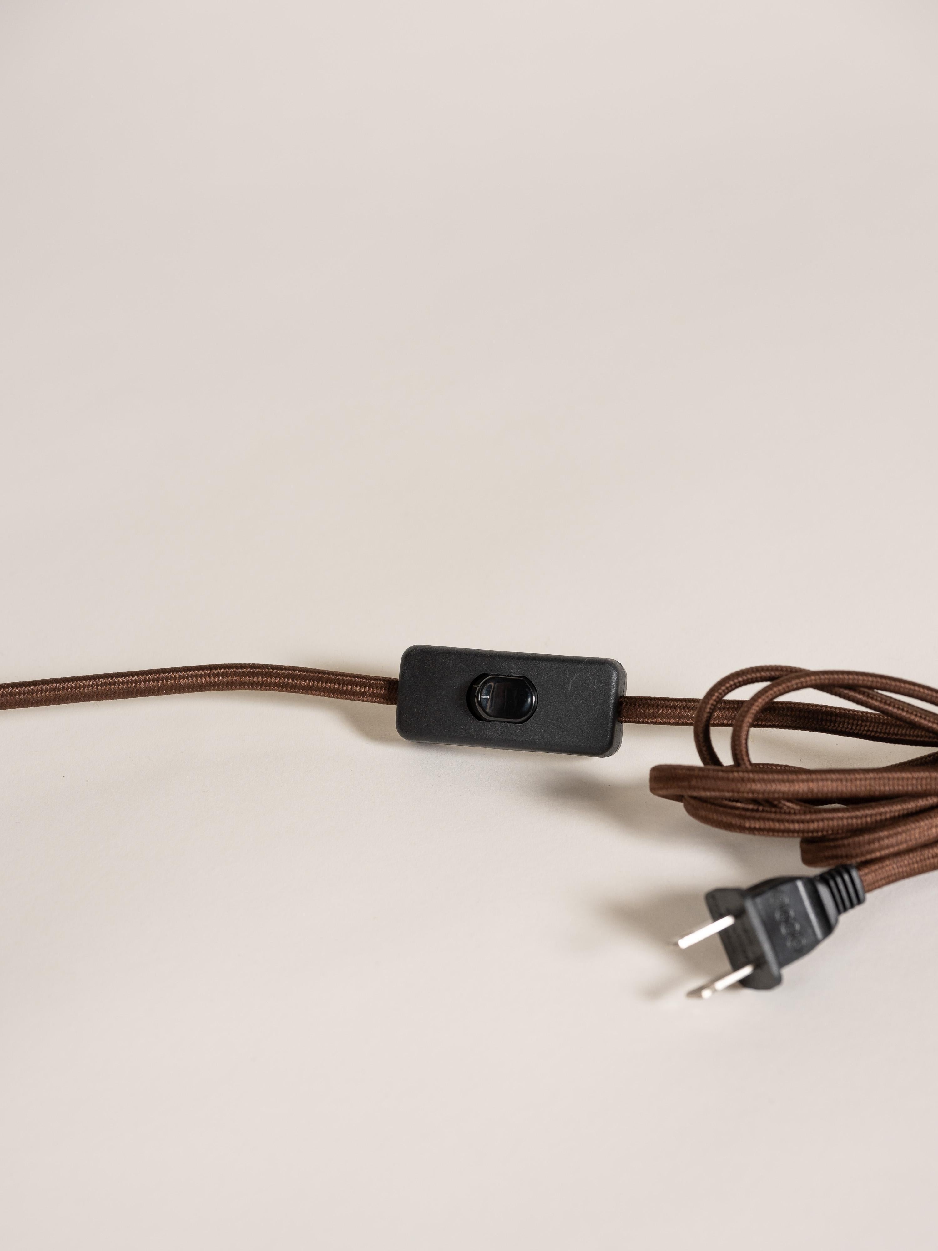 XXIe siècle et contemporain Lampes de table en céramique émaillée avec abat-jour en lin naturel, États-Unis, 21e siècle en vente