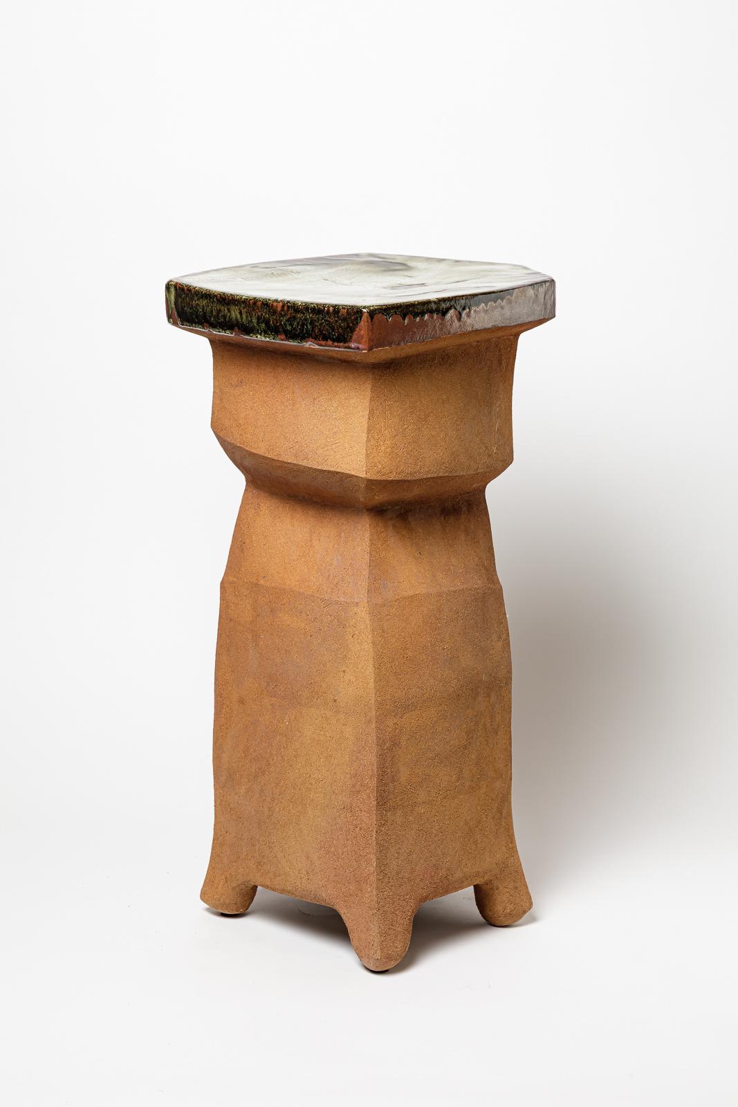 Table ou tabouret en céramique émaillée de Marie-Lucie Trinquand, 2025.
Signature de l'artiste sous la base. 2025. Pièce unique.
H : 23.4 x 12.2 x 11.4 pouces.