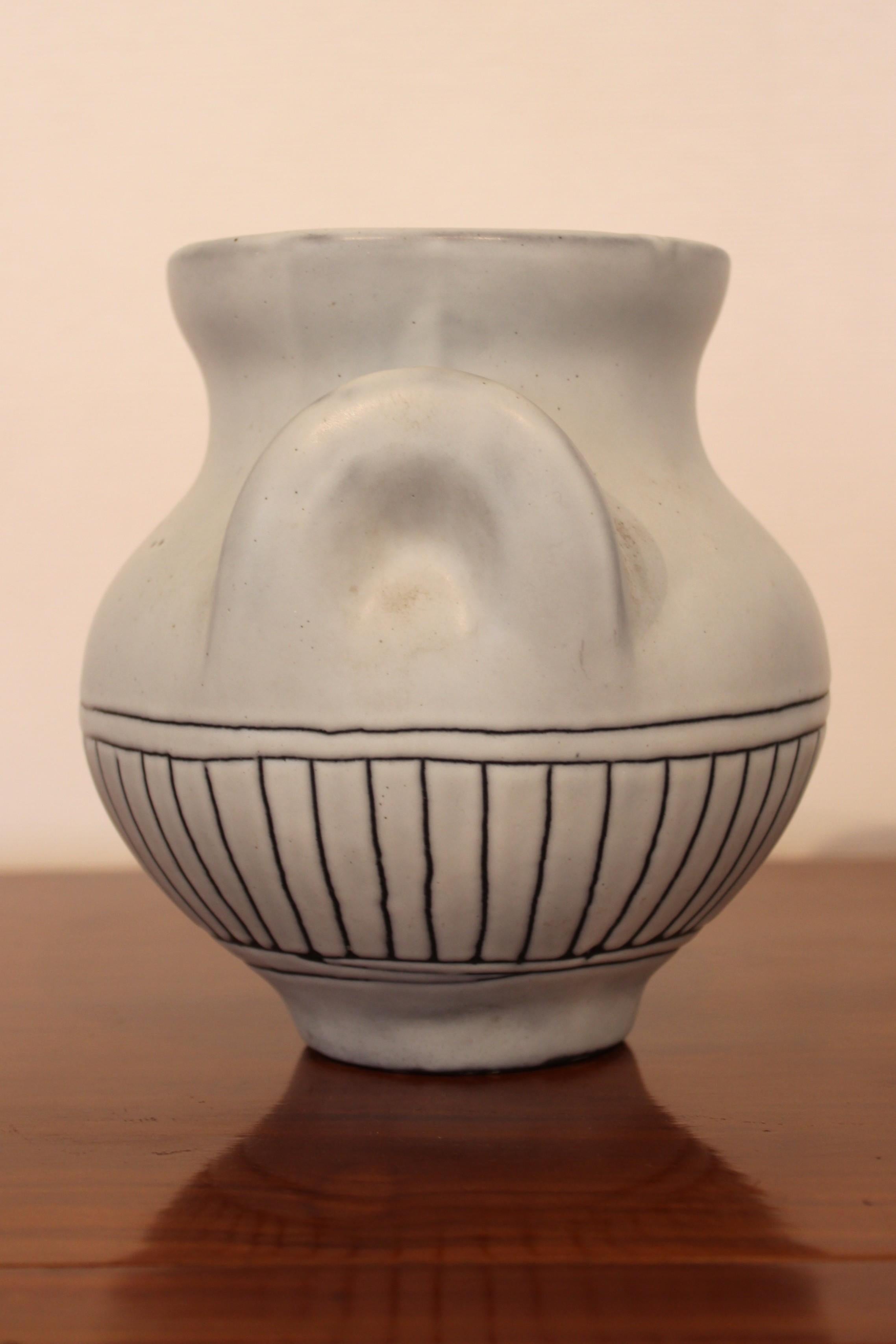 20ième siècle Vase en céramique émaillée 