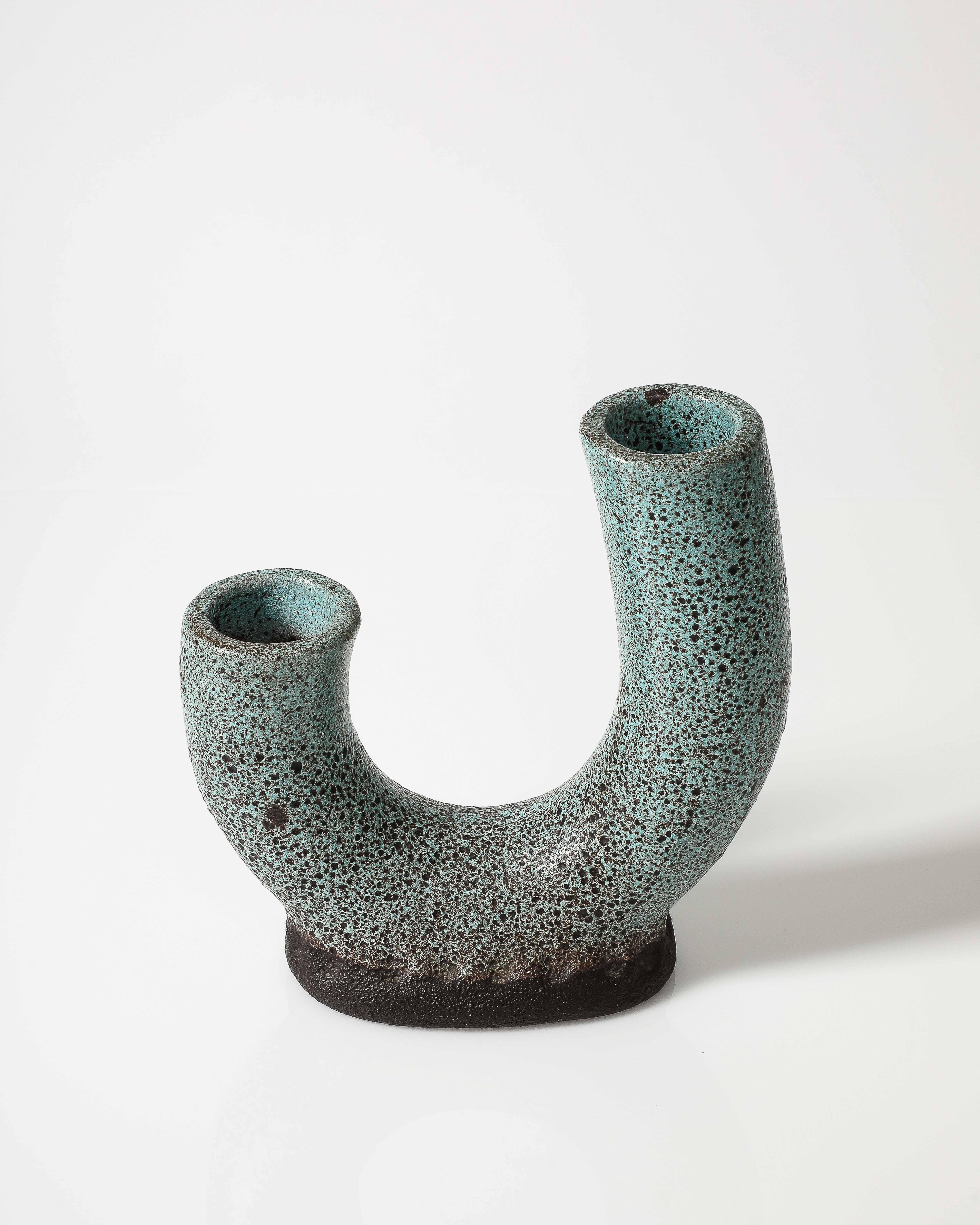 Vase moderne en céramique émaillée de France.