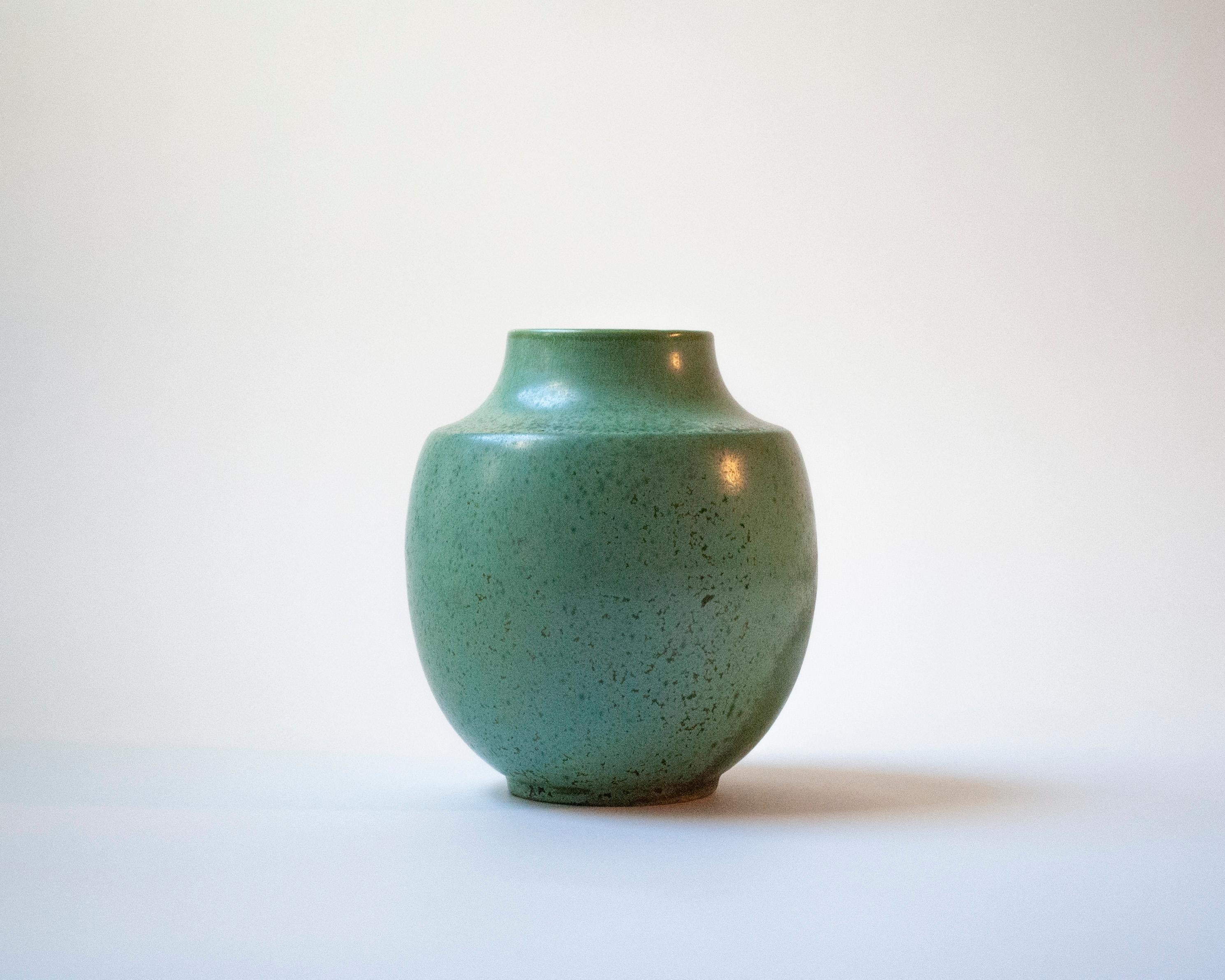 Beautifully glazed ceramic vase by Arthur Percy for the porcelain maker Gefle. Excellent condition; no cracks or chips.