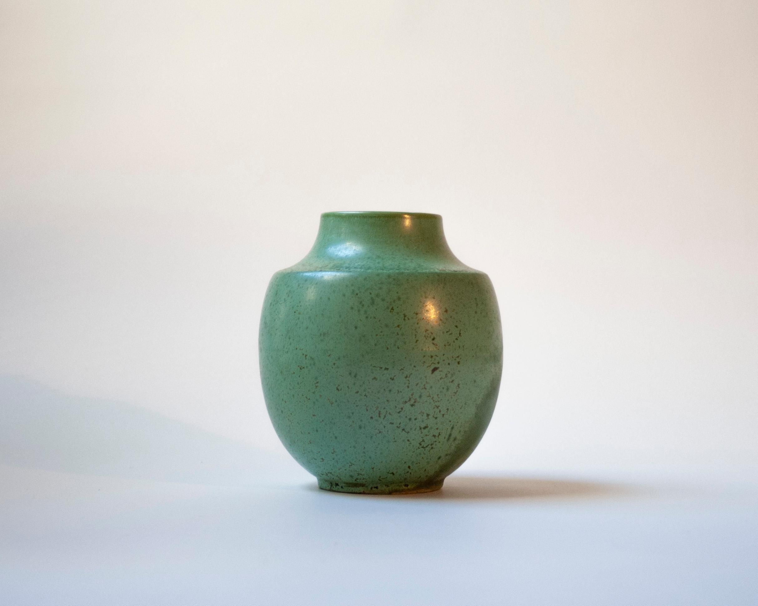 Glazed Ceramic Vase by Arthur Percy for Gefle, Sweden, c. 1950 Excellent état - En vente à New York, NY