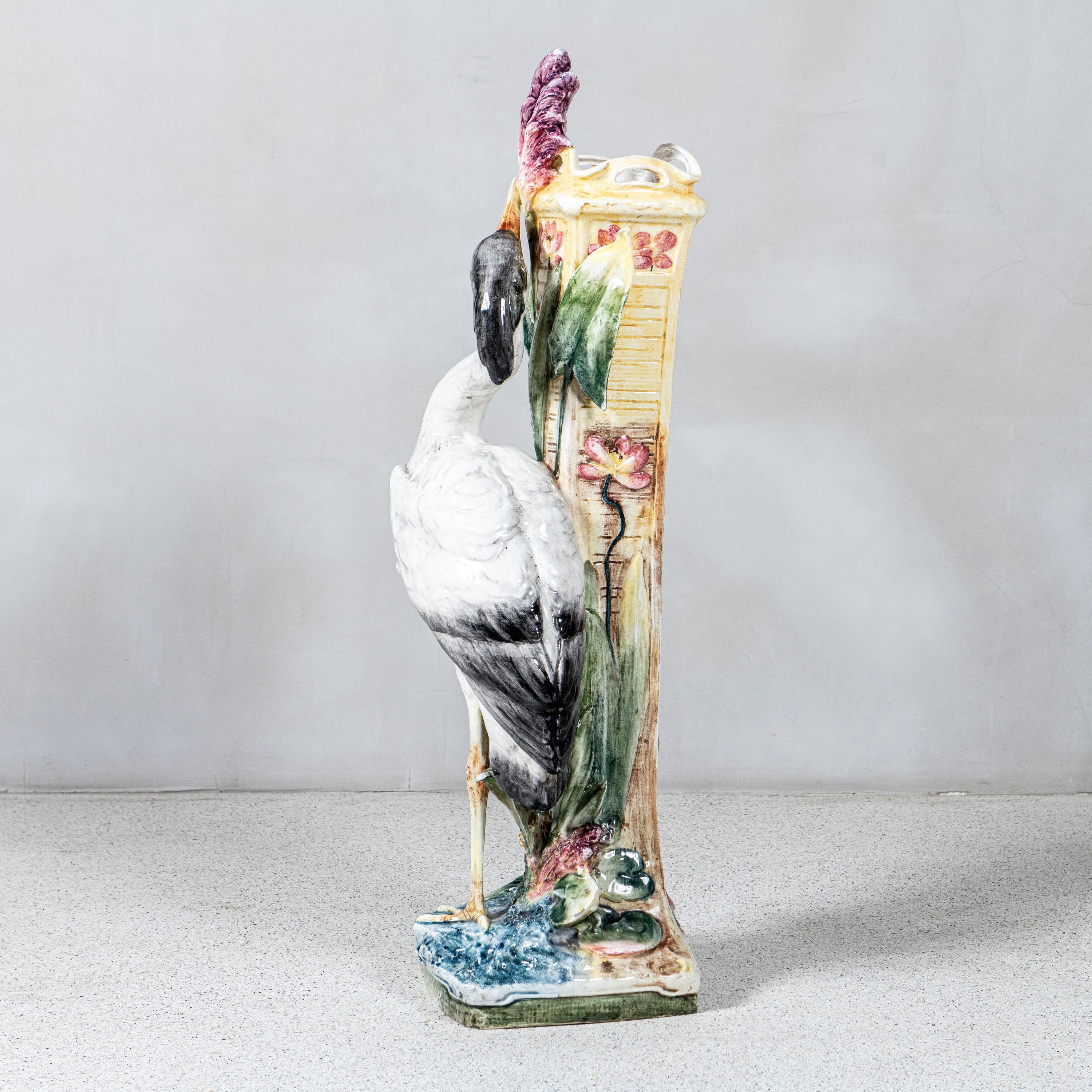 Français Vase en céramique émaillée. France, fin du 19ème siècle. en vente