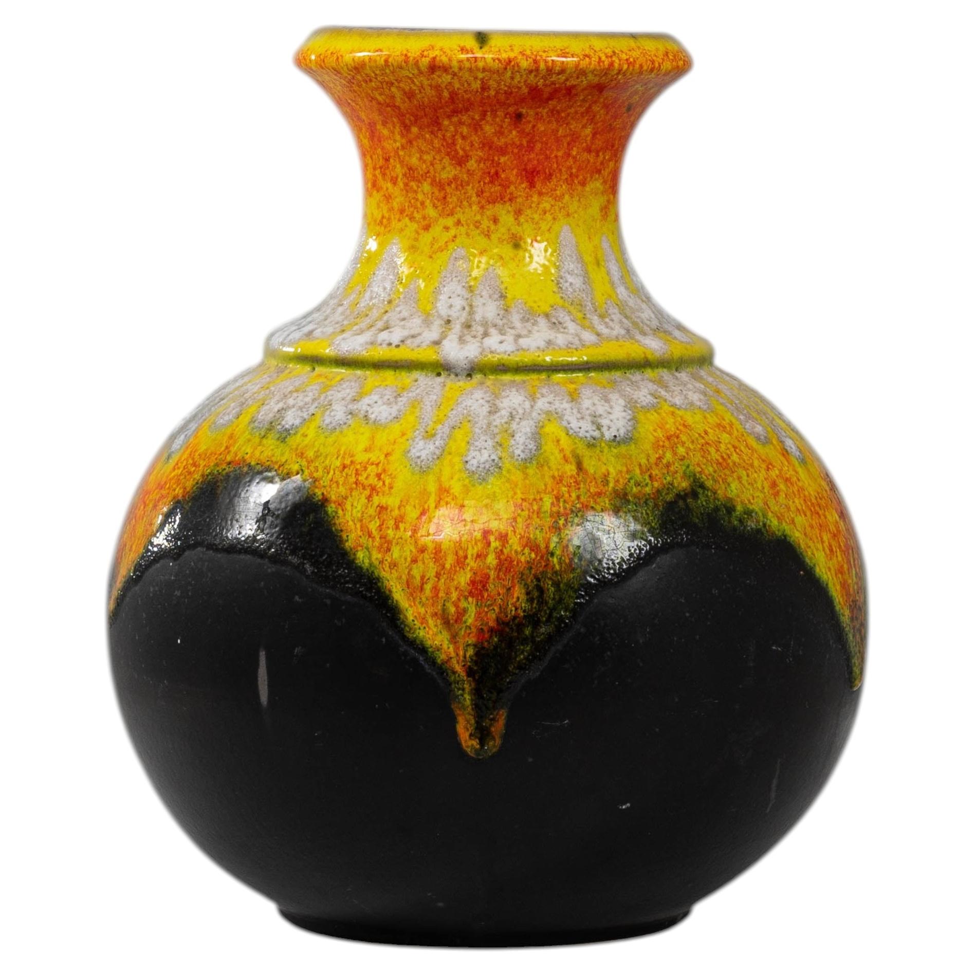 Vaso in ceramica smaltata della Germania Ovest, XX secolo, con decorazioni dettagliate