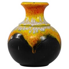Vaso in ceramica smaltata della Germania Ovest, XX secolo, con decorazioni dettagliate