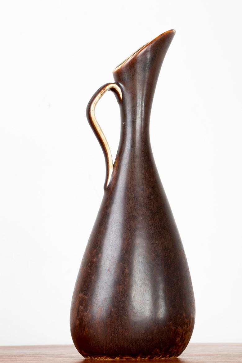Vase aus glasierter Keramik mit metallischen und braunen Akzenten von Gunnar Nylund. (Schwedisch) im Angebot