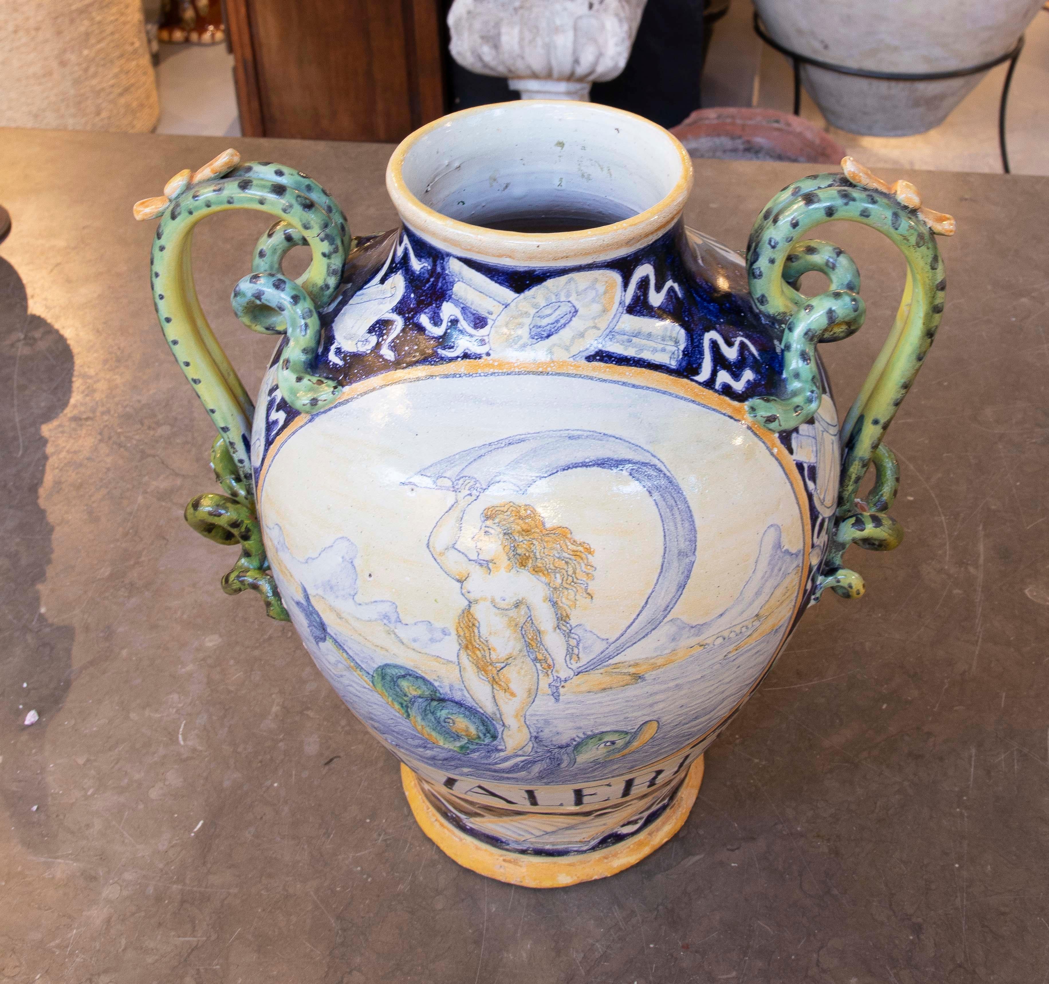 Vaso in ceramica smaltata con scena di Venere con il suo nome, firmato 1918 in vendita 4