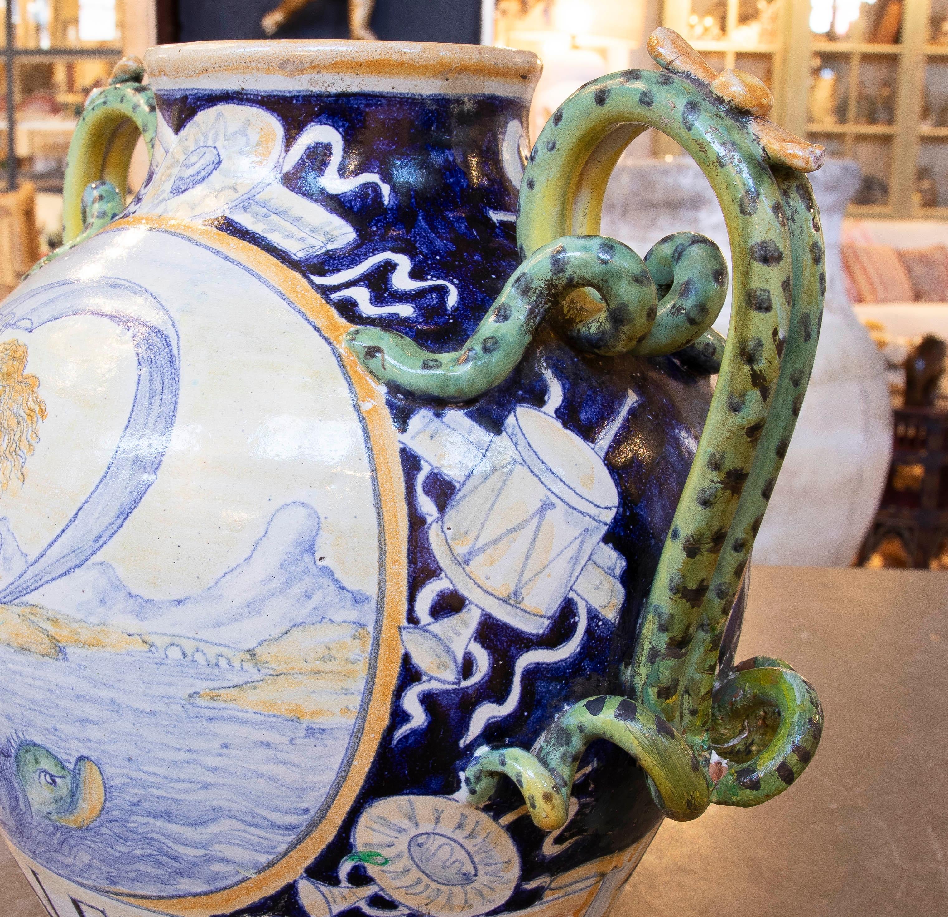 Vaso in ceramica smaltata con scena di Venere con il suo nome, firmato 1918 in vendita 7