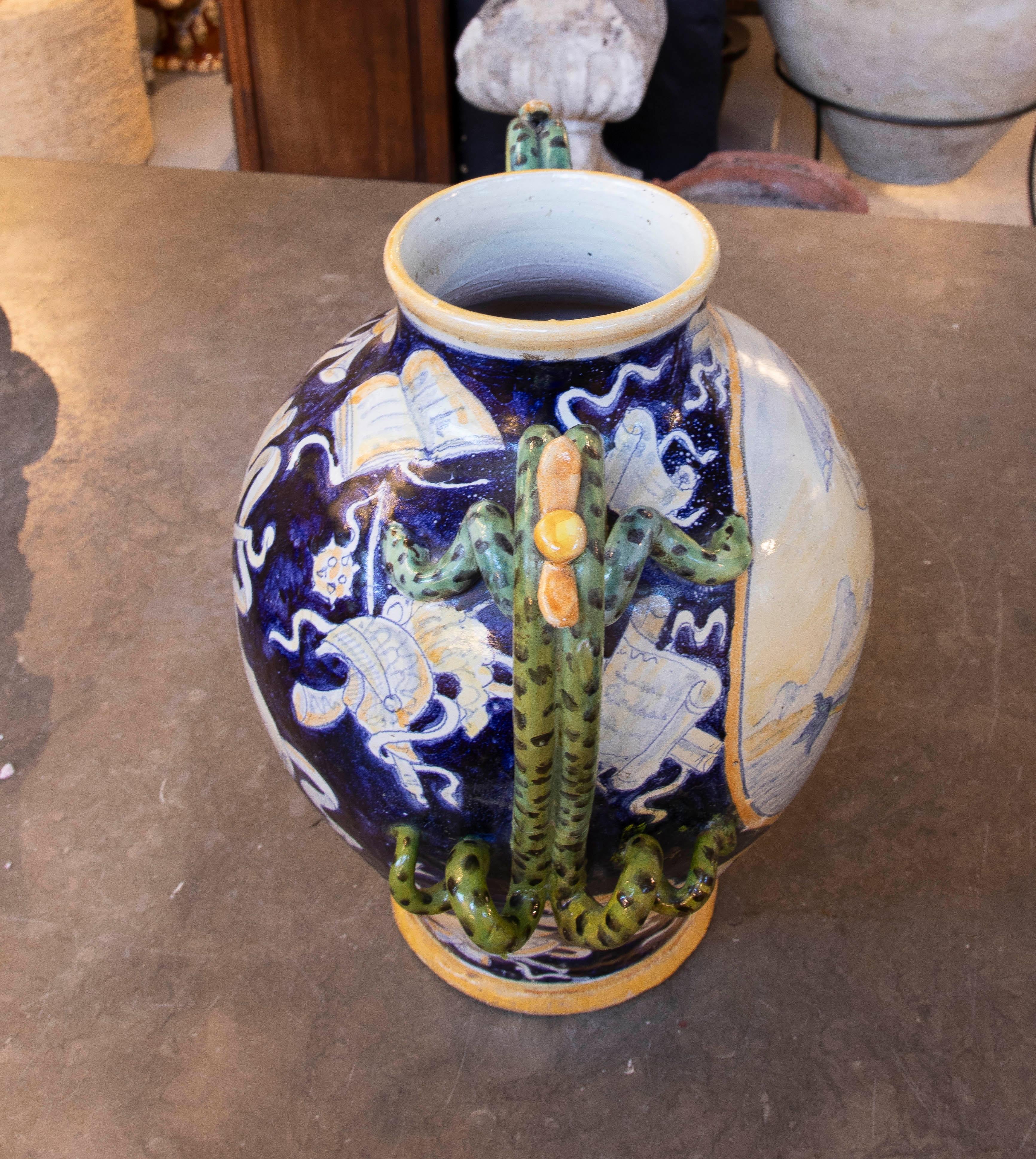 Vaso in ceramica smaltata con scena di Venere con il suo nome, firmato 1918 in vendita 2