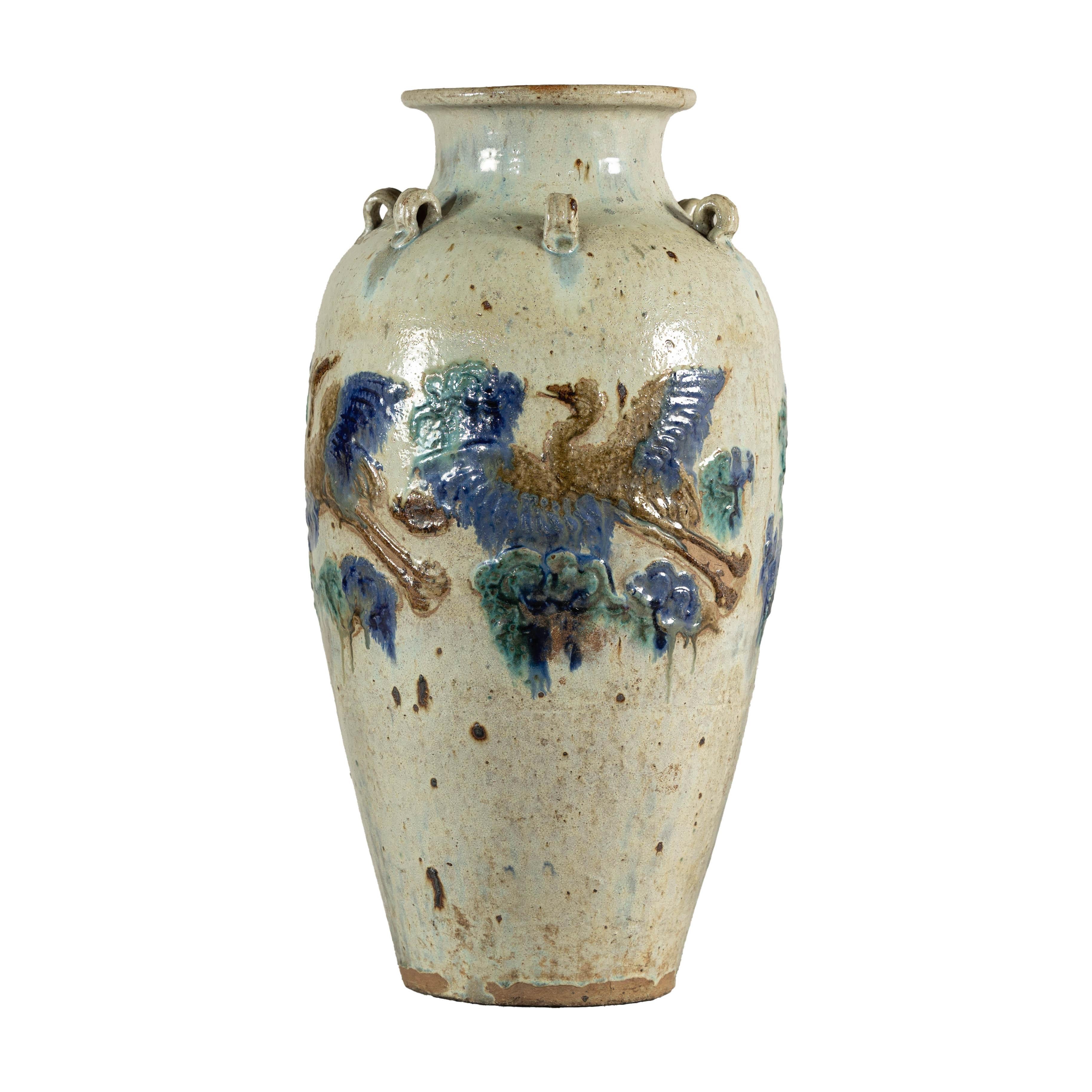 Jarra de agua de cerámica esmaltada con decoración en relieve de Fénix y leones Foo en venta 7