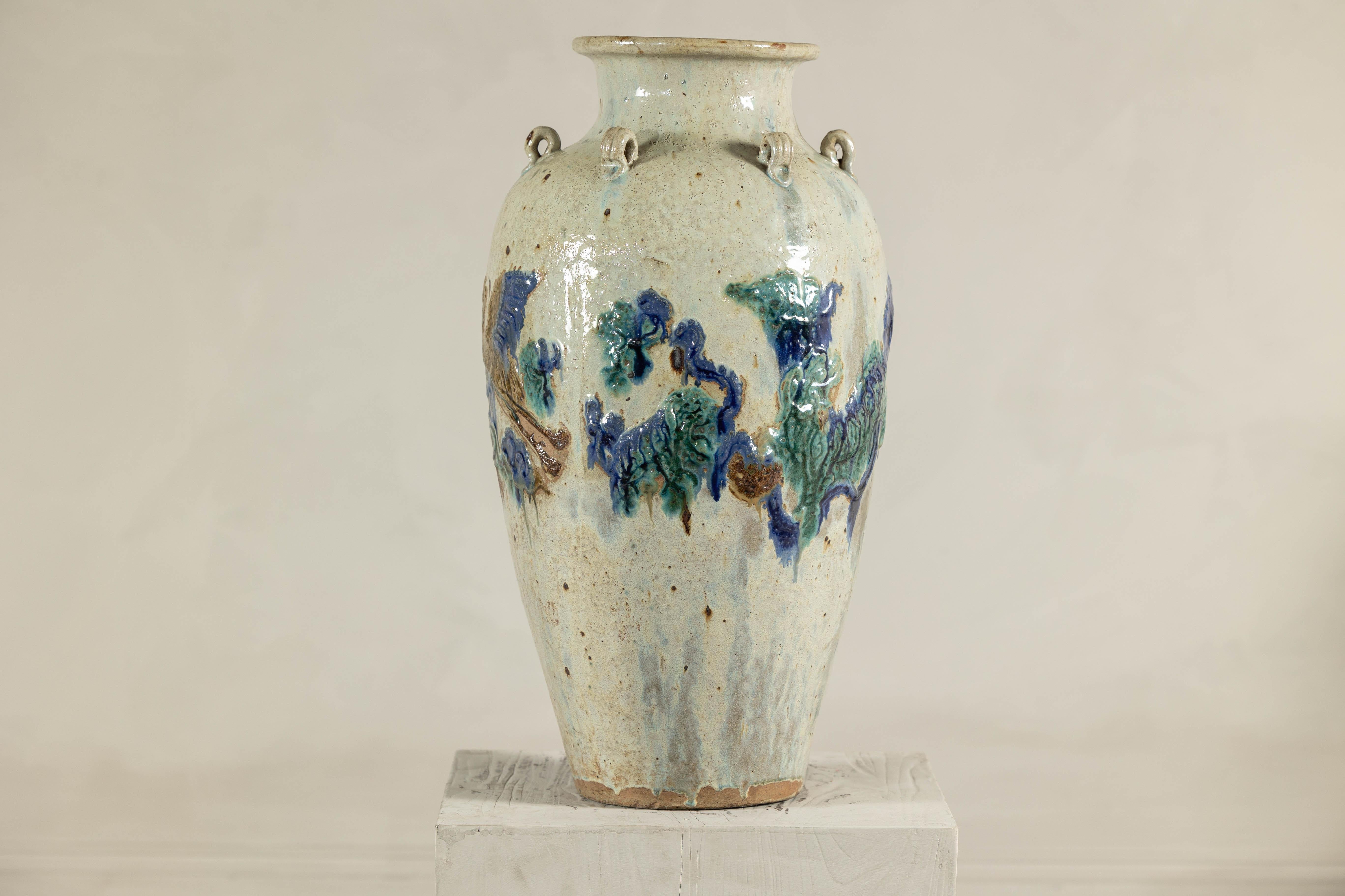 Jarra de agua de cerámica esmaltada con decoración en relieve de Fénix y leones Foo Vietnamita en venta