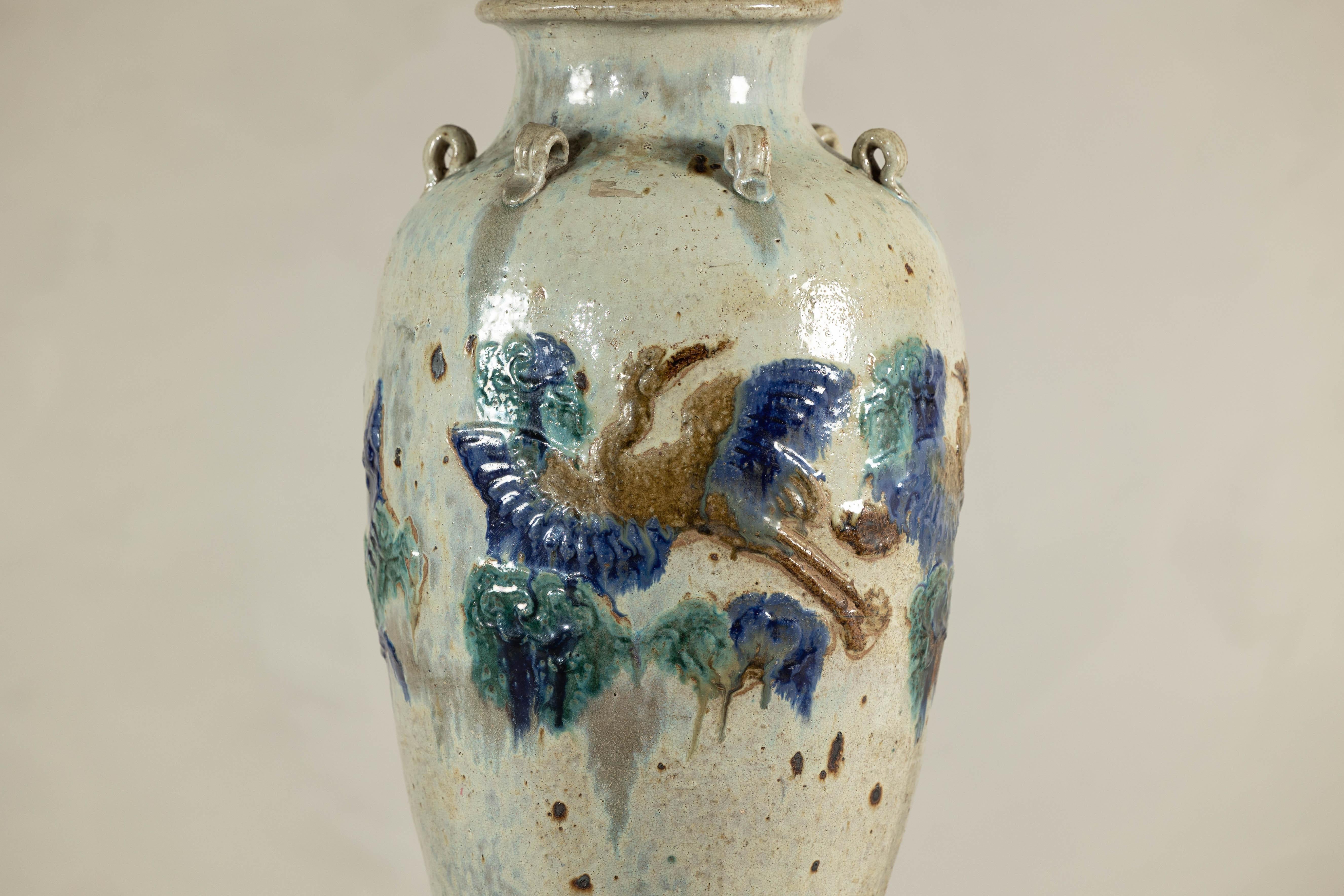 Jarra de agua de cerámica esmaltada con decoración en relieve de Fénix y leones Foo Cerámico en venta