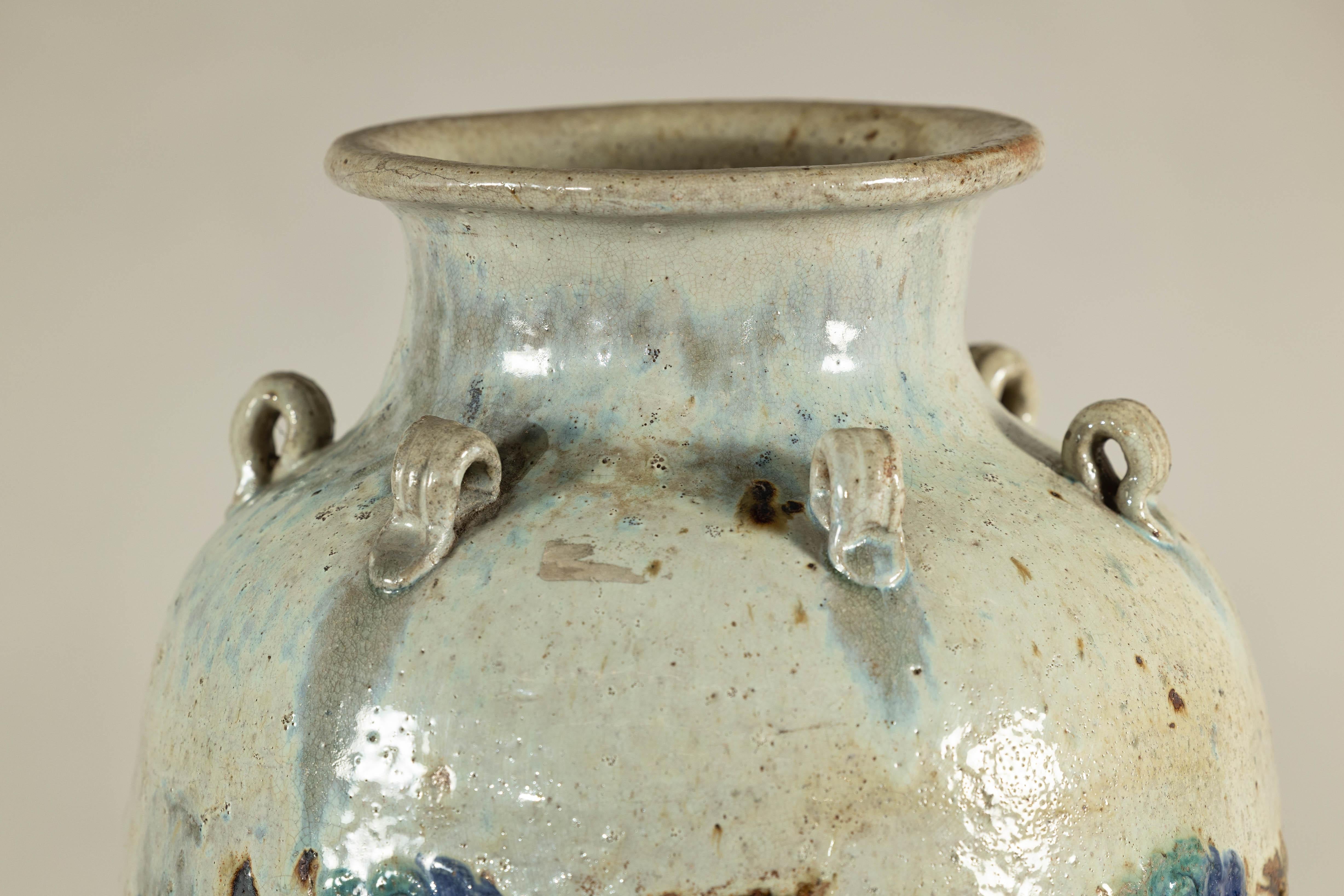 Jarra de agua de cerámica esmaltada con decoración en relieve de Fénix y leones Foo en venta 1