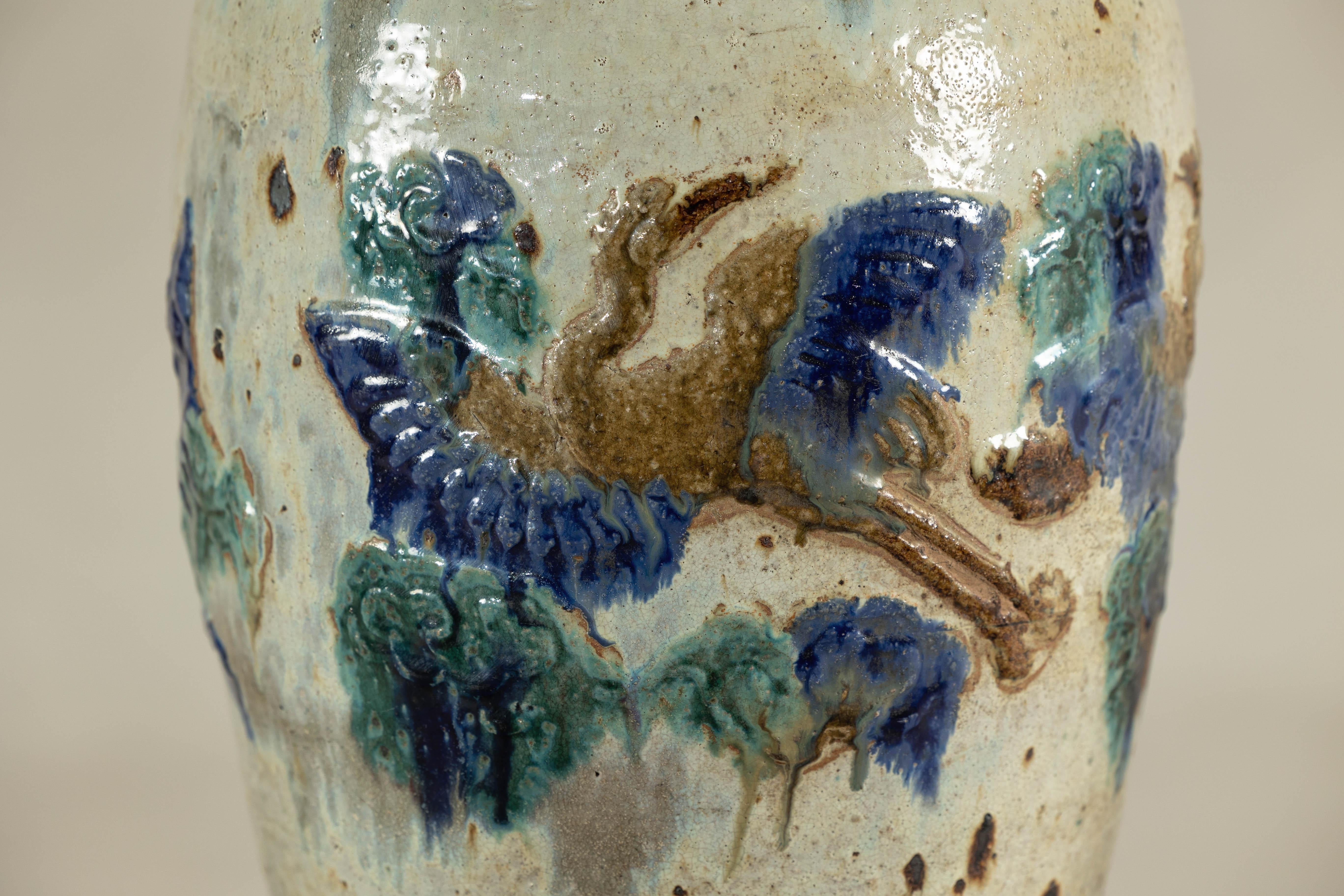 Jarra de agua de cerámica esmaltada con decoración en relieve de Fénix y leones Foo en venta 2