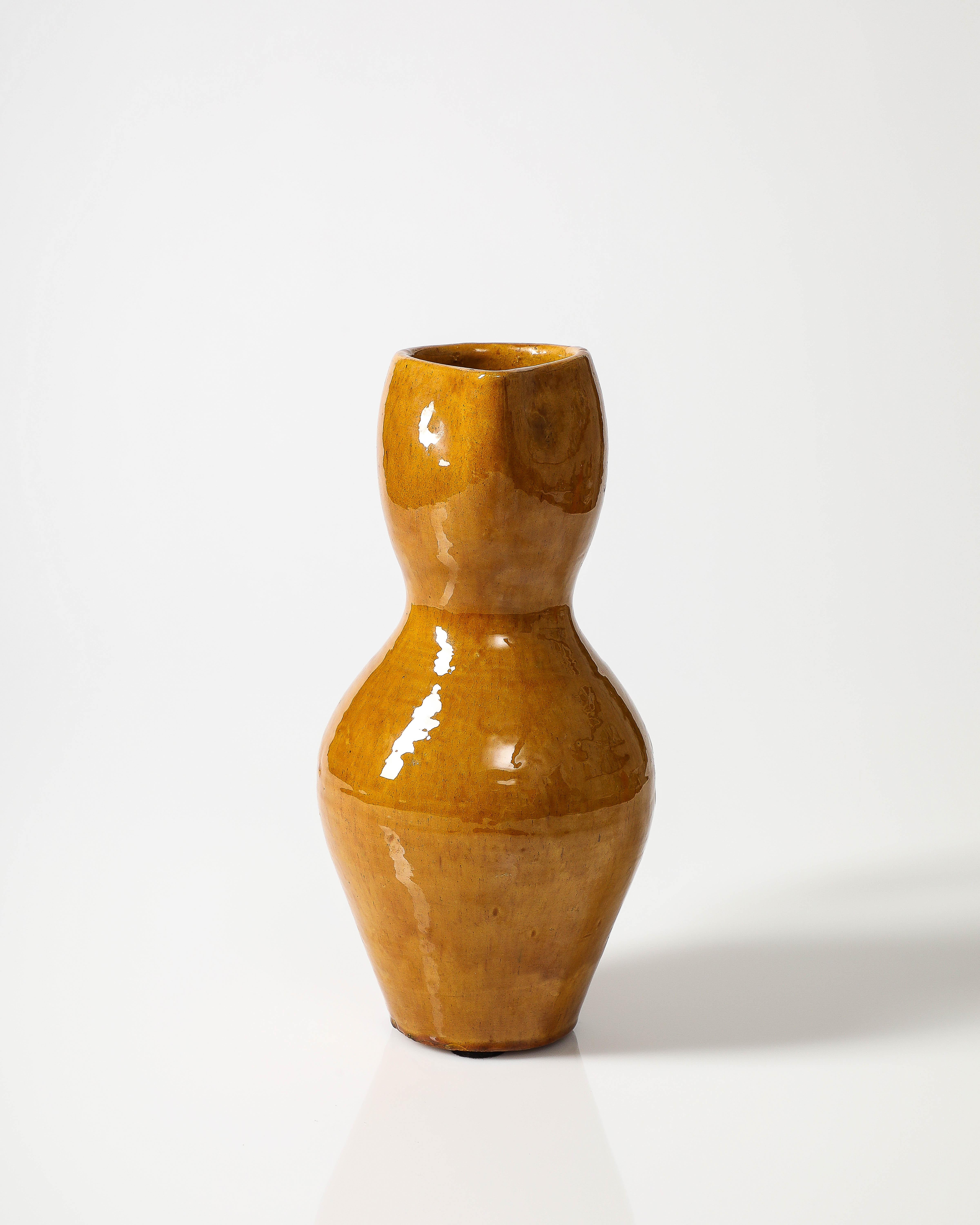 Vernissé Pichet jaune émaillé, Vallauris, France, vers 1960 en vente