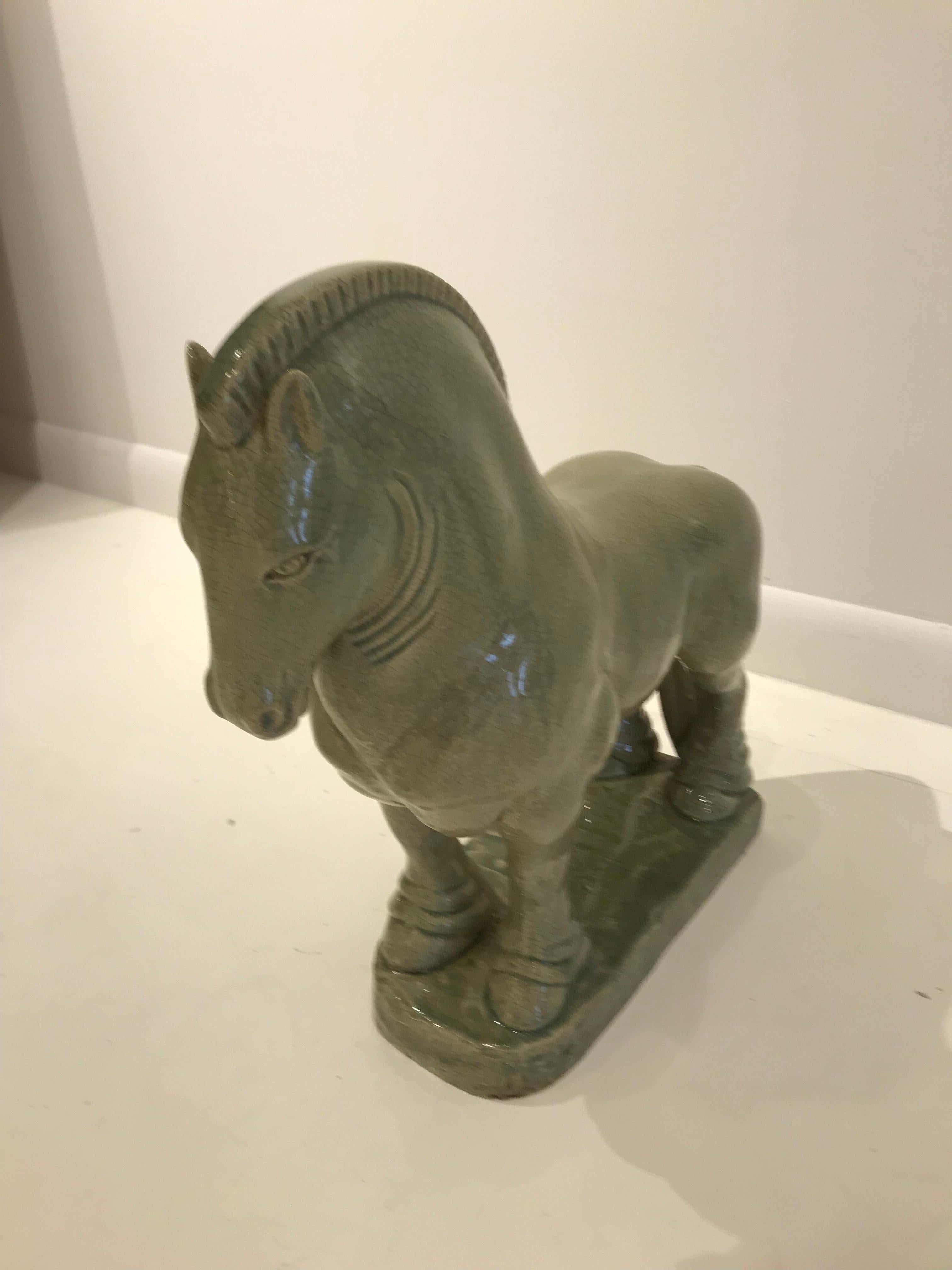 Scultura di cavallo in ceramica Celadon smaltata e screziata 1