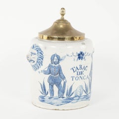 Tabaquera de loza vidriada azul y blanca de Delft "Tabac de Tonka