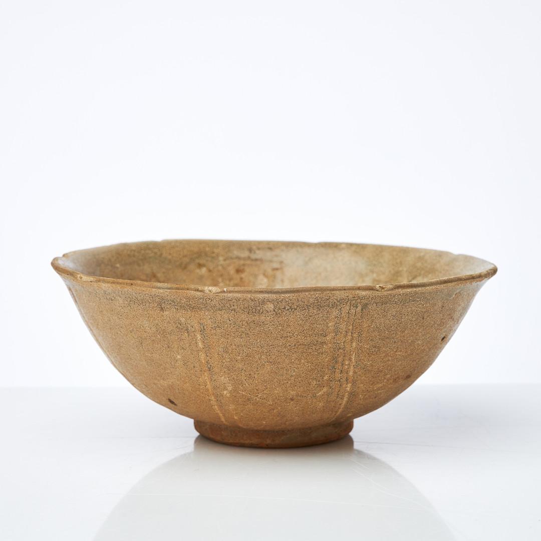 Song dynasty period earthenware glazed bowl 

Gorgeous patina and wear. Overall excellent condition. 

Height: 2.7