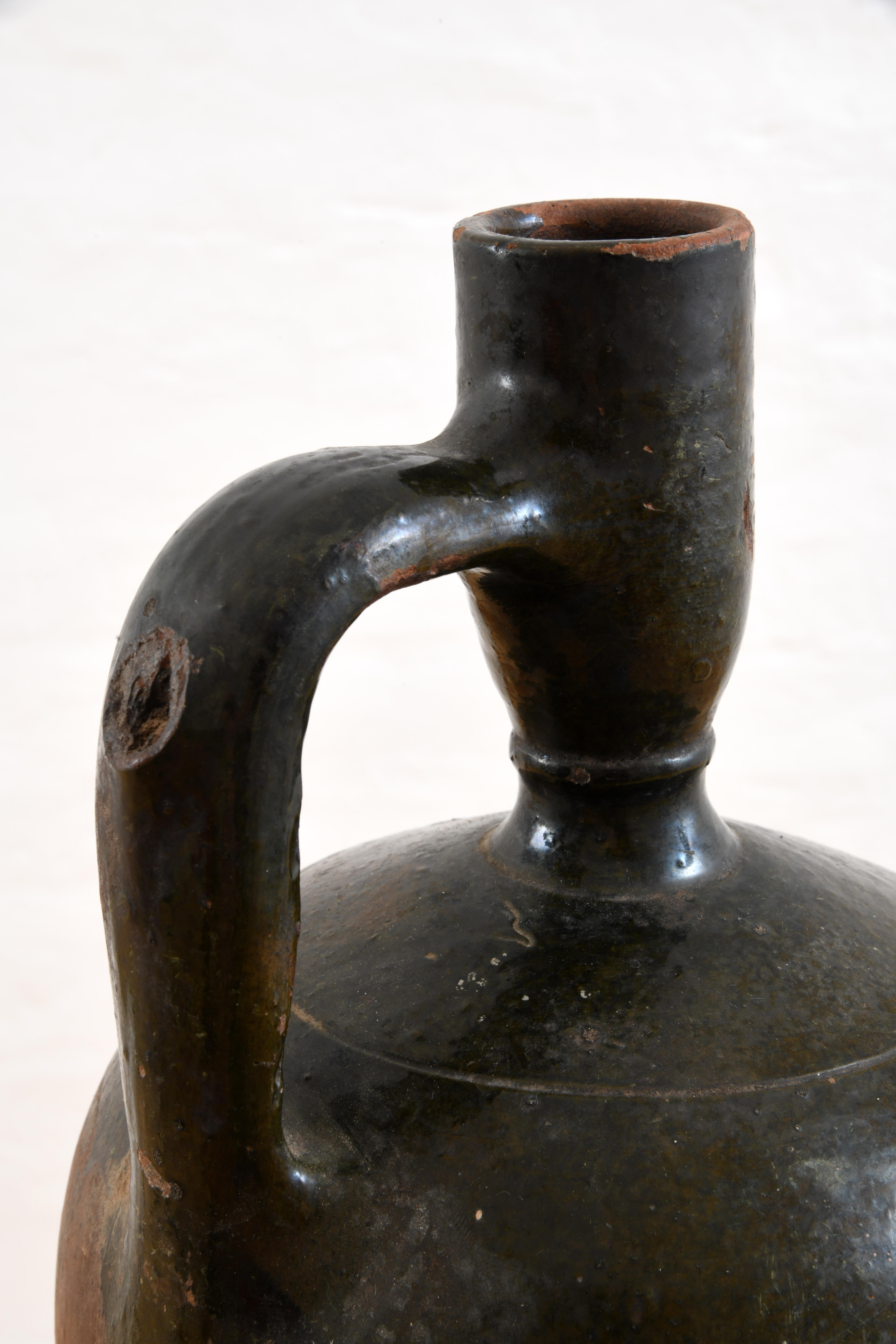 Brocca in terracotta smaltata, Francia meridionale, inizio XX secolo in vendita 2