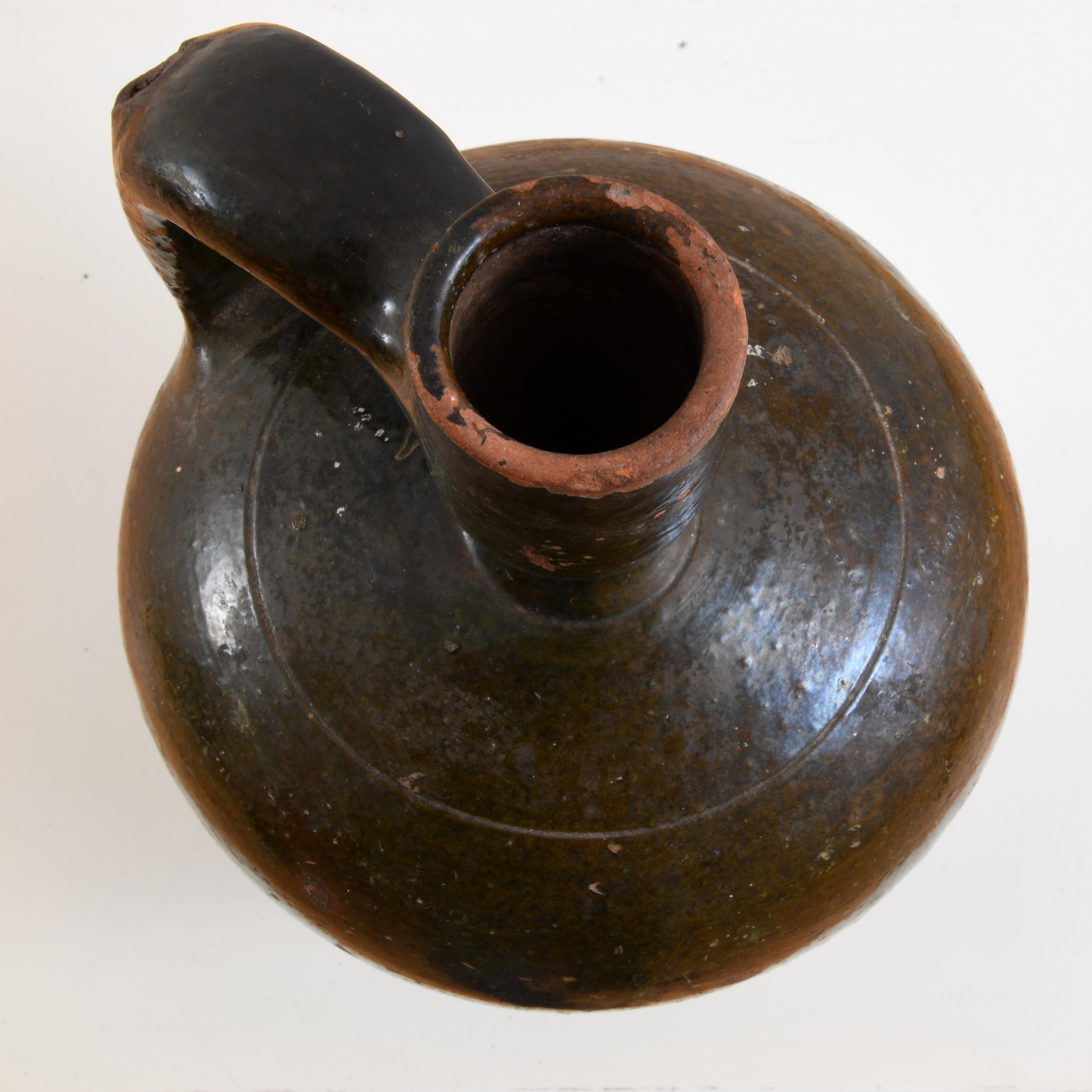 Brocca in terracotta smaltata, Francia meridionale, inizio XX secolo in vendita 7