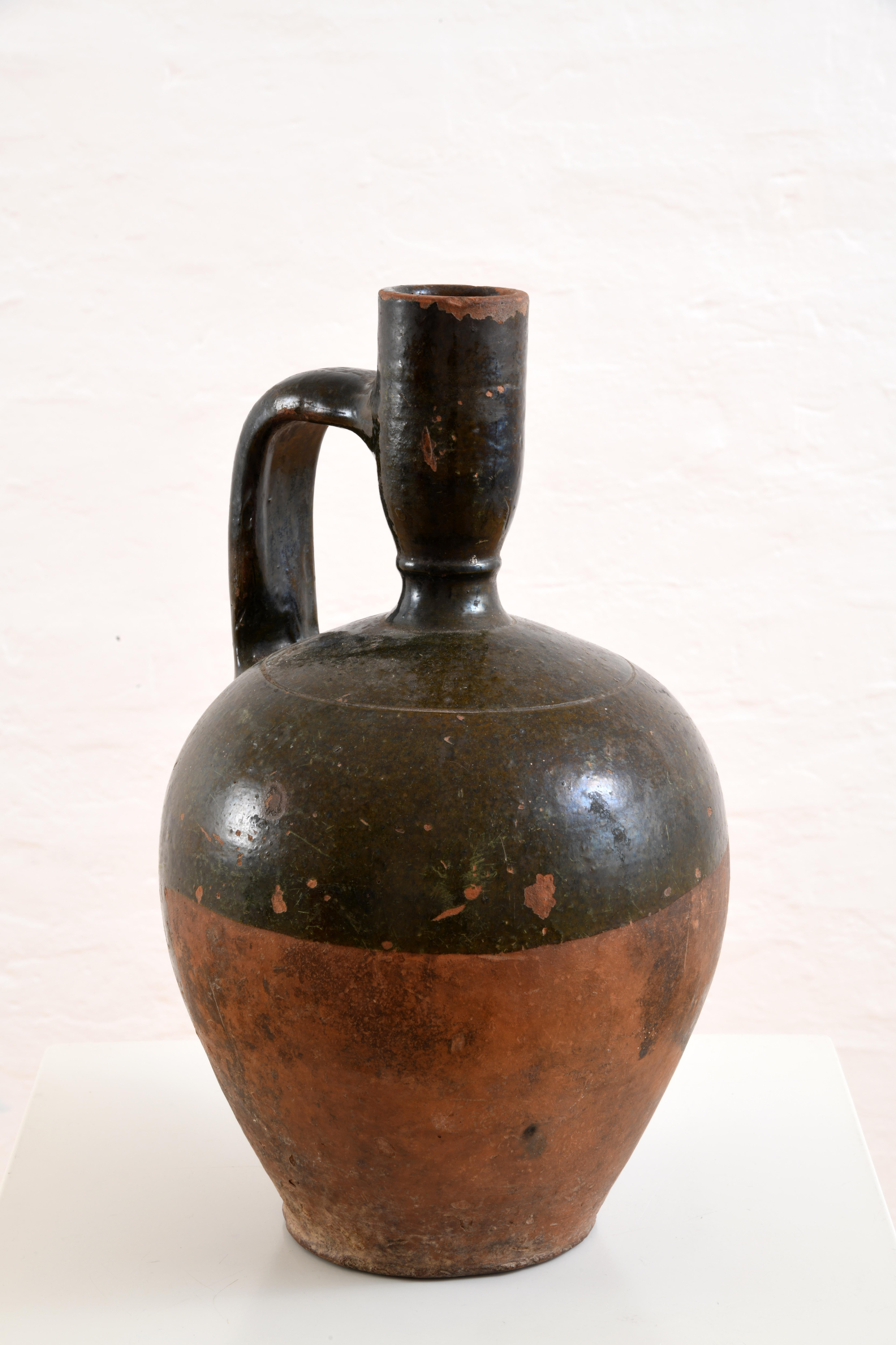 Stile provenzale Brocca in terracotta smaltata, Francia meridionale, inizio XX secolo in vendita