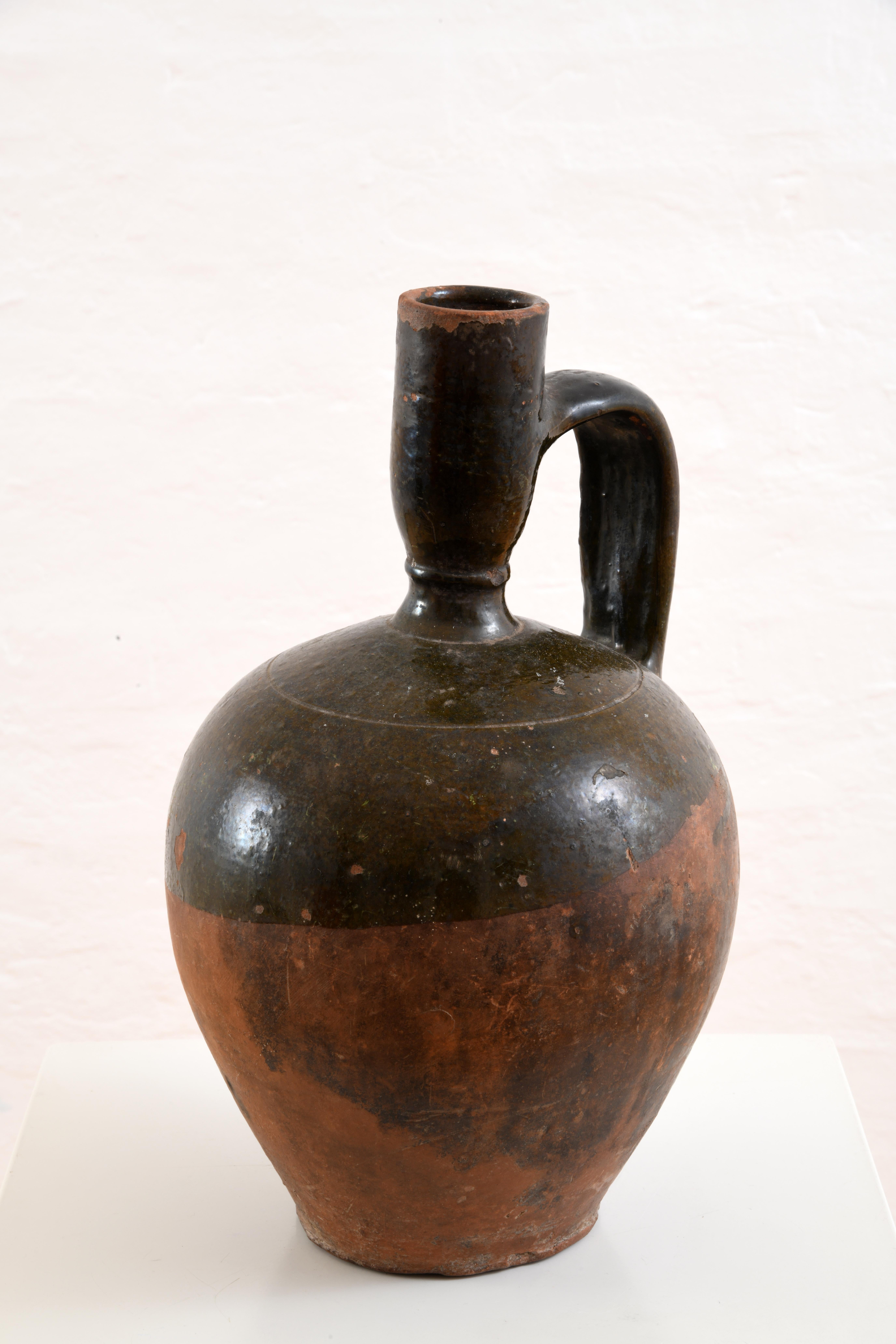 Smaltato Brocca in terracotta smaltata, Francia meridionale, inizio XX secolo in vendita