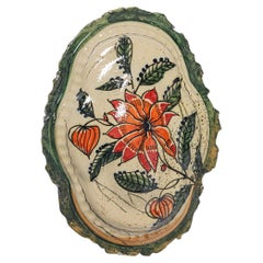 Medaillon aus glasiertem Steingut mit phantastischen Tieren von Jérôme Galvin.