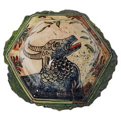 Medaillon aus glasiertem Steingut mit phantastischen Tieren von Jérôme Galvin.