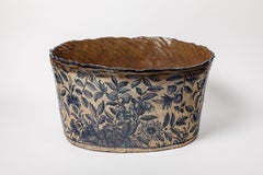 Olla de barro vidriado, decorada con animales fantásticos por Jérôme Galvin.