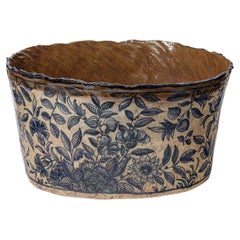 Olla de barro vidriado, decorada con animales fantásticos por Jérôme Galvin.