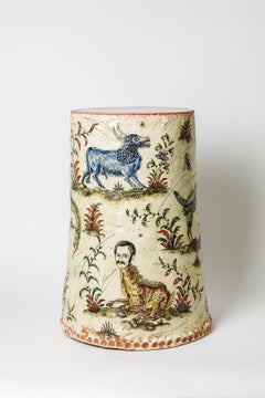 Tabouret en faïence émaillée, décoré d'animaux fantastiques par Jérôme Galvin.
