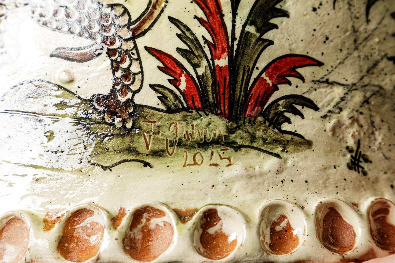 Glazed earthenware stool, decorated with fantastical animals by Jérôme Galvin. in vendita 1