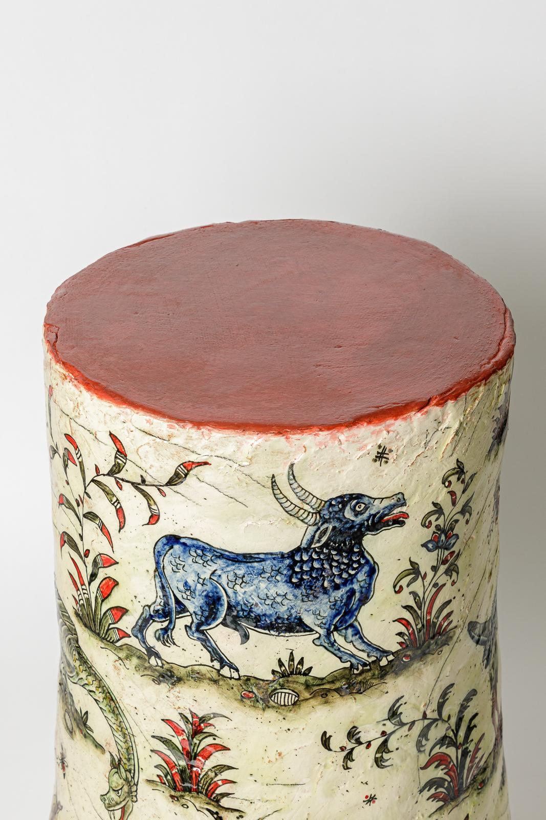 Glazed earthenware stool, decorated with fantastical animals by Jérôme Galvin. in vendita 1