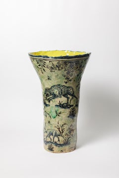 Vase aus glasiertem Steingut, verziert mit fantastischen Tieren von Jérôme Galvin.