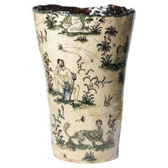 Vase aus glasiertem Steingut, verziert mit fantastischen Tieren von Jérôme Galvin.