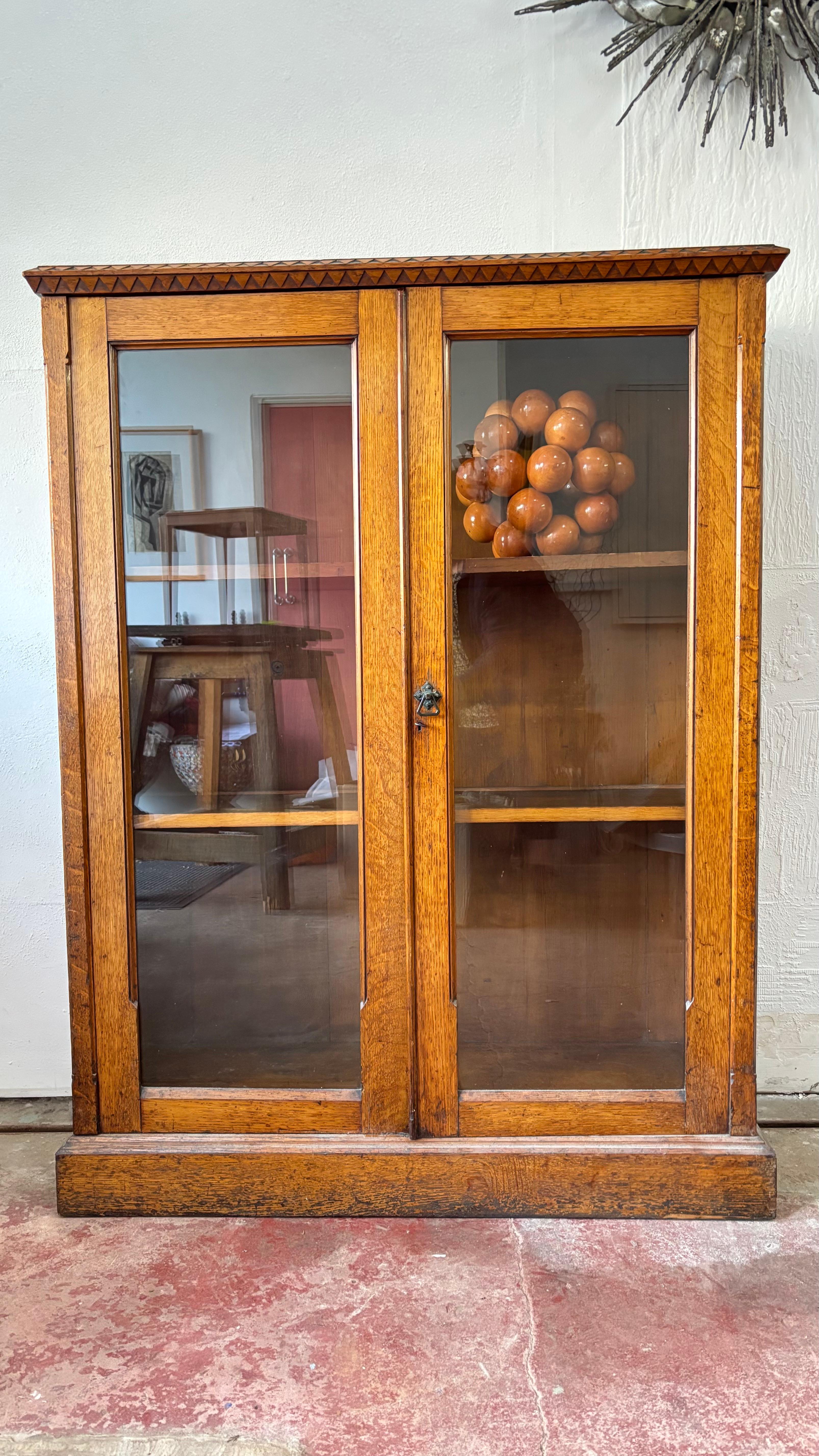 Arts and Crafts Glazed English Oak Display Bookcase Cabinet, c 1900 For Sale