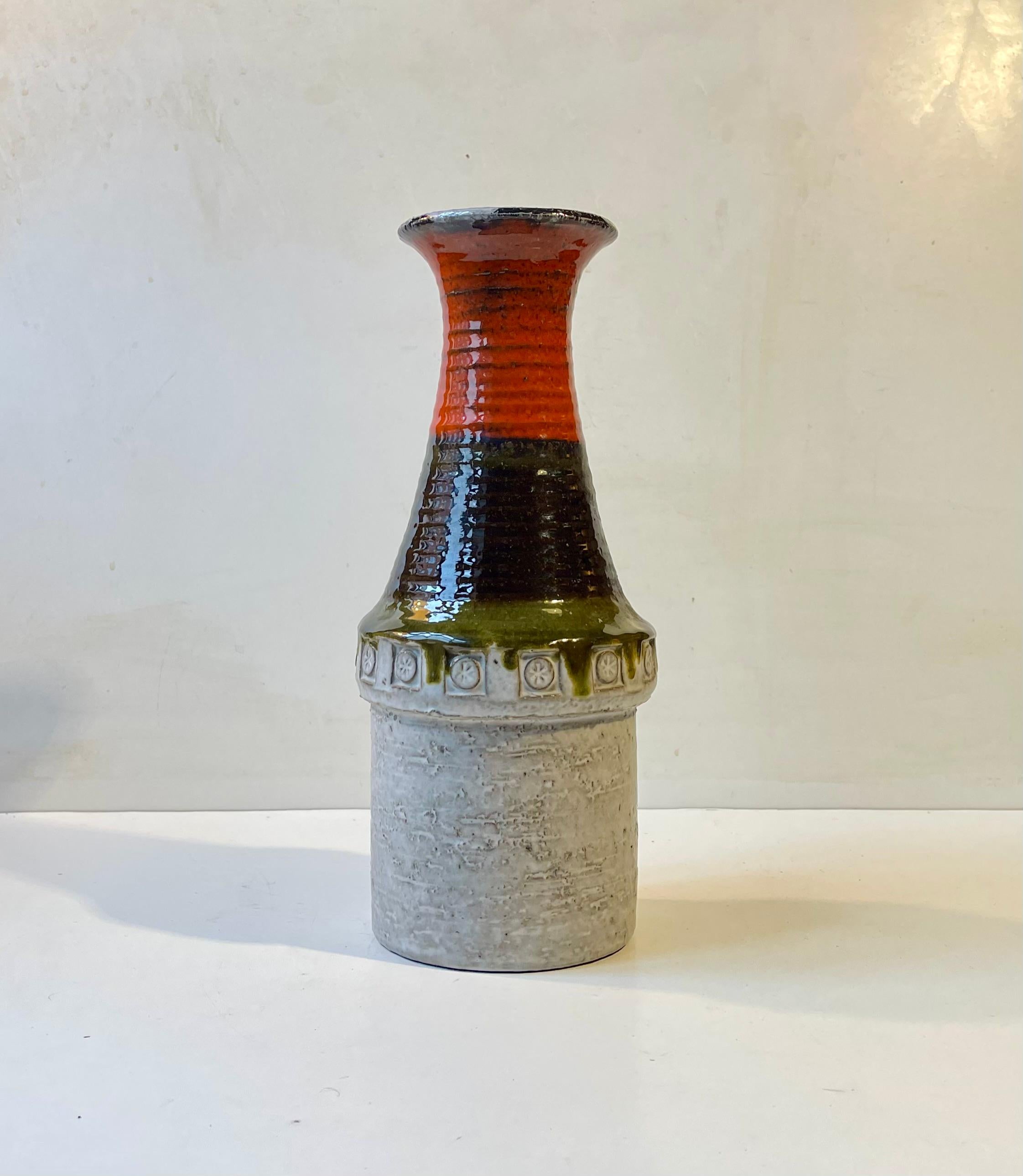 A rare and rather large chamotte clay stoneware vase executed in 'tricolore' glazes in green, red (orange), black, and grey (white). Much like the Italian flag. Decorated with circular geometric sun or flower like incisions towards the border of the
