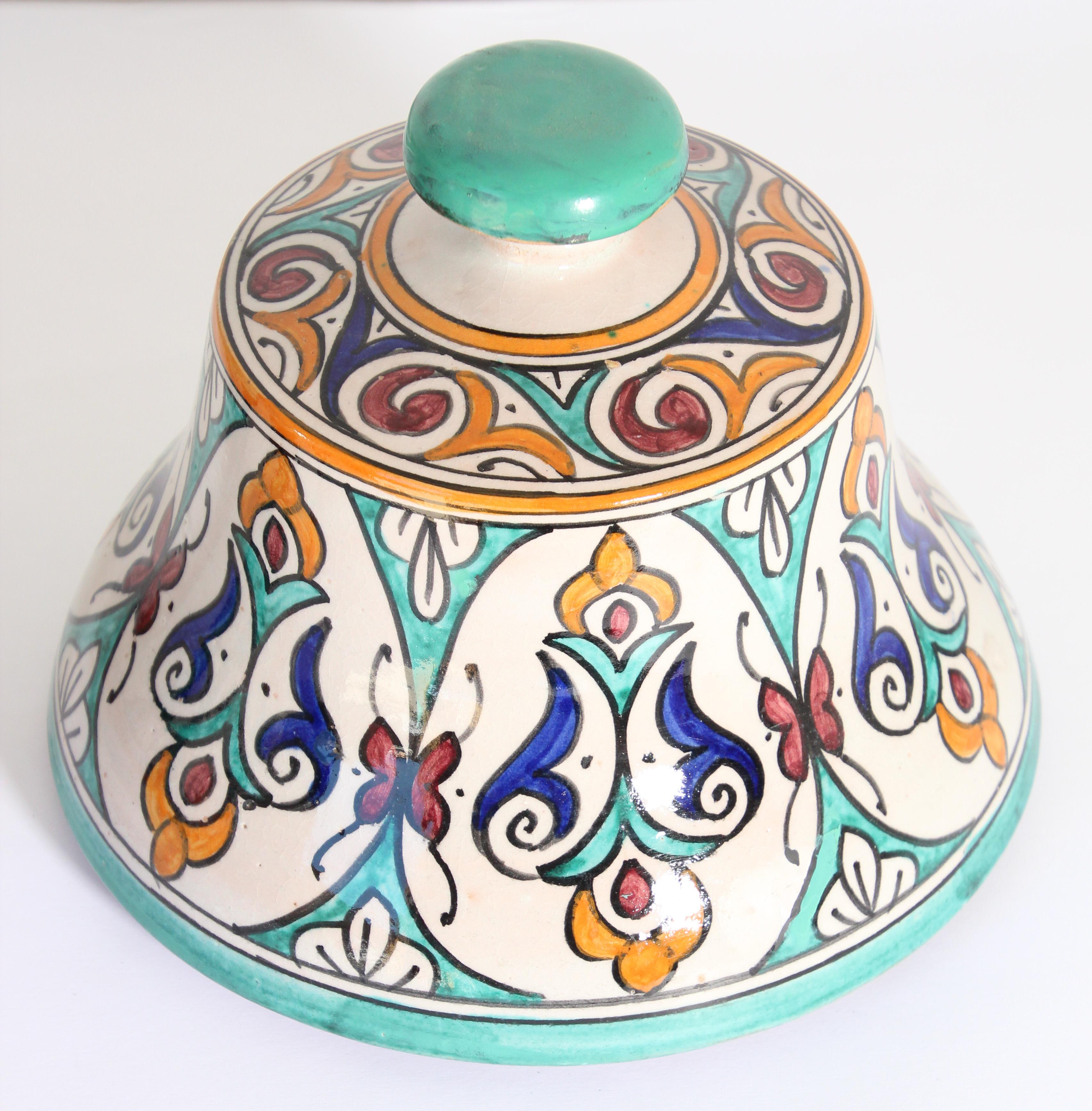 Pot couvert de céramique mauresque émaillée fabriqué à la main à Fez, au Maroc en vente 3