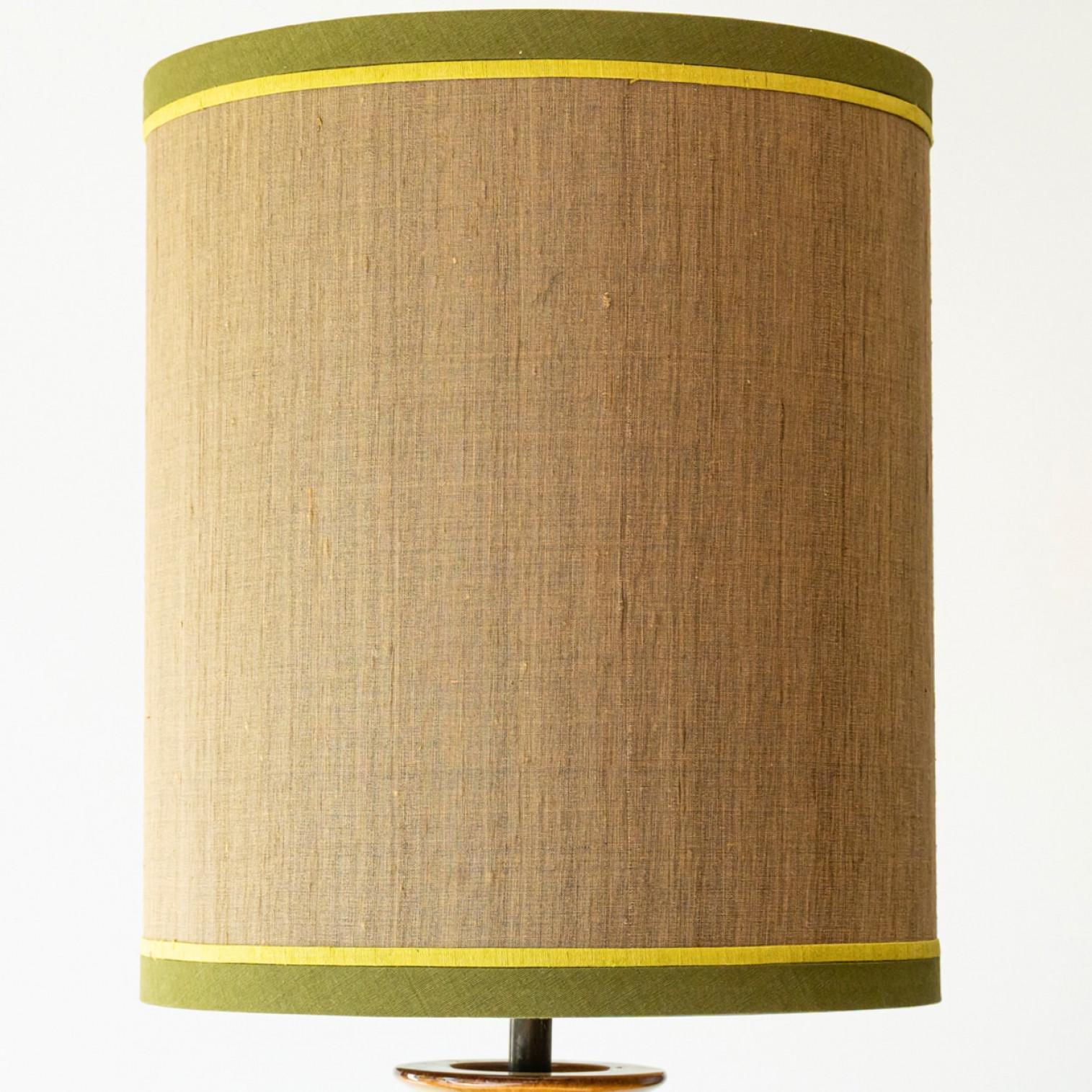 Lampadaire en céramique émaillée vert mousse brun, nouvel abat-jour en soie par Rene Hisben Bon état - En vente à Rijssen, NL