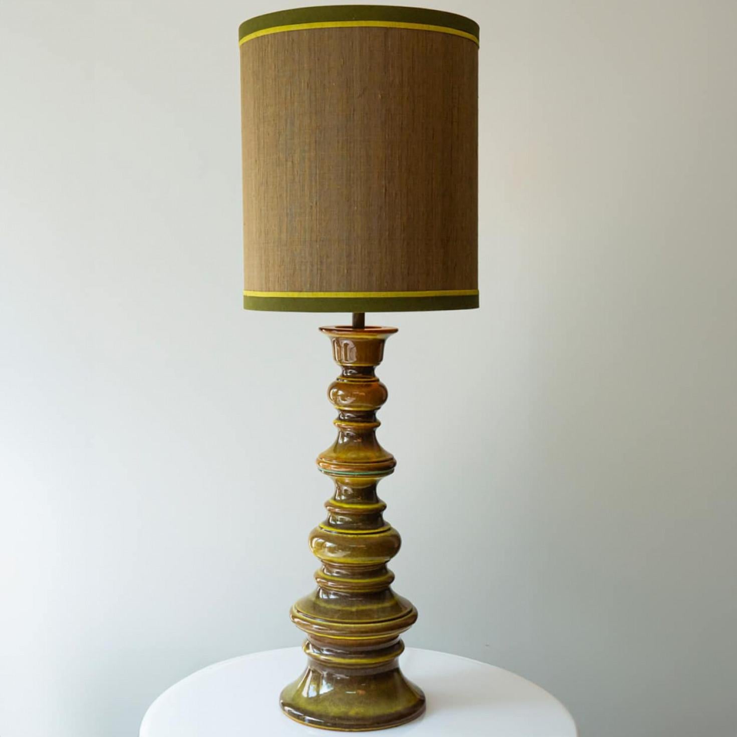 Lampadaire en céramique émaillée vert mousse brun, nouvel abat-jour en soie par Rene Hisben en vente 1