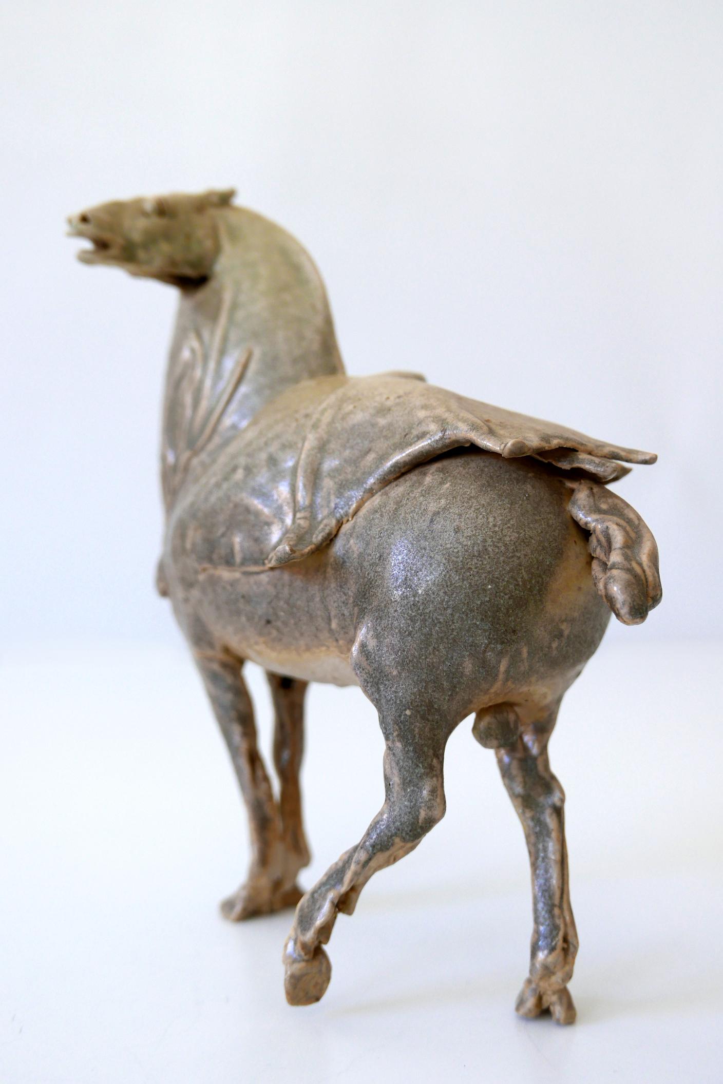 Glasiertes Keramikpferd des deutschen Künstlers Harro Frey (Steingut) im Angebot