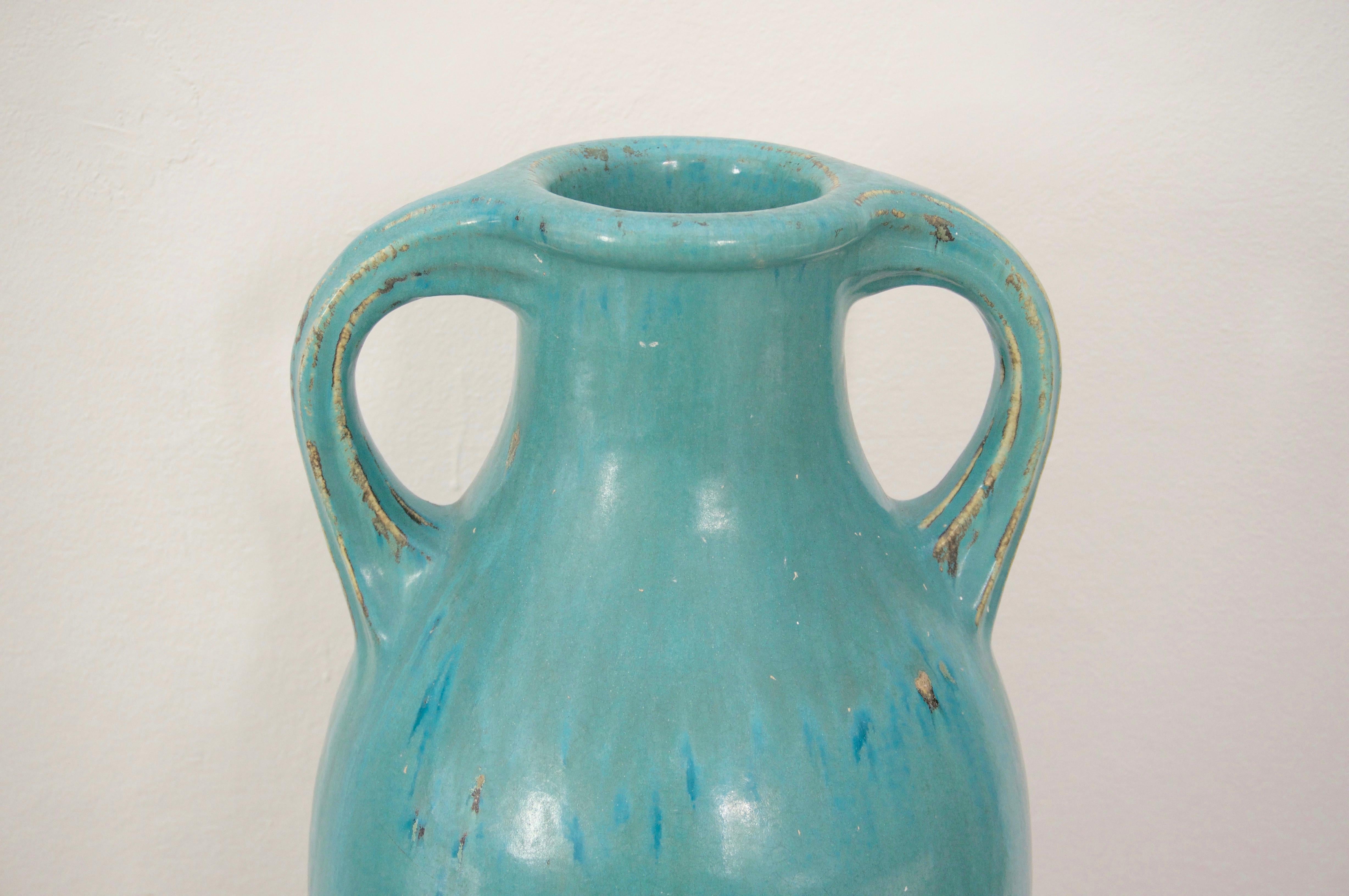 This stylish American Art Deco period Galloway Pottery urn was acquired from a Palm Beach estate and will make a great addition to your garden or perhaps logia. The turquoise glaze catches the light beautifully.