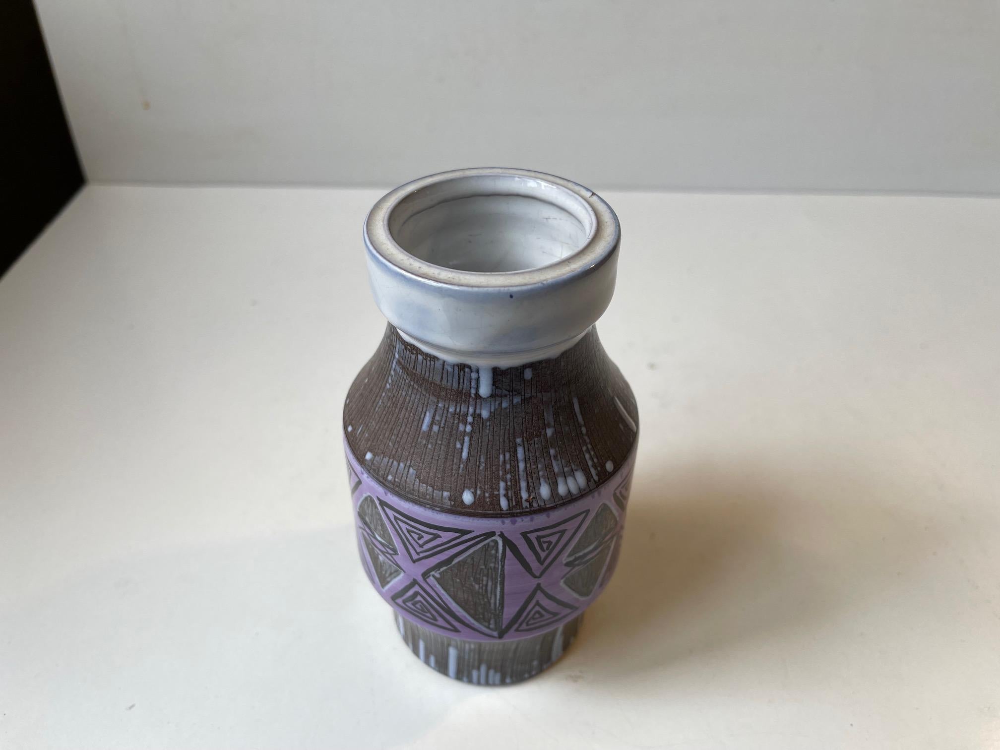 Vernissé Vase en poterie émaillée pourpre de Laholm, Suède, années 1960 en vente