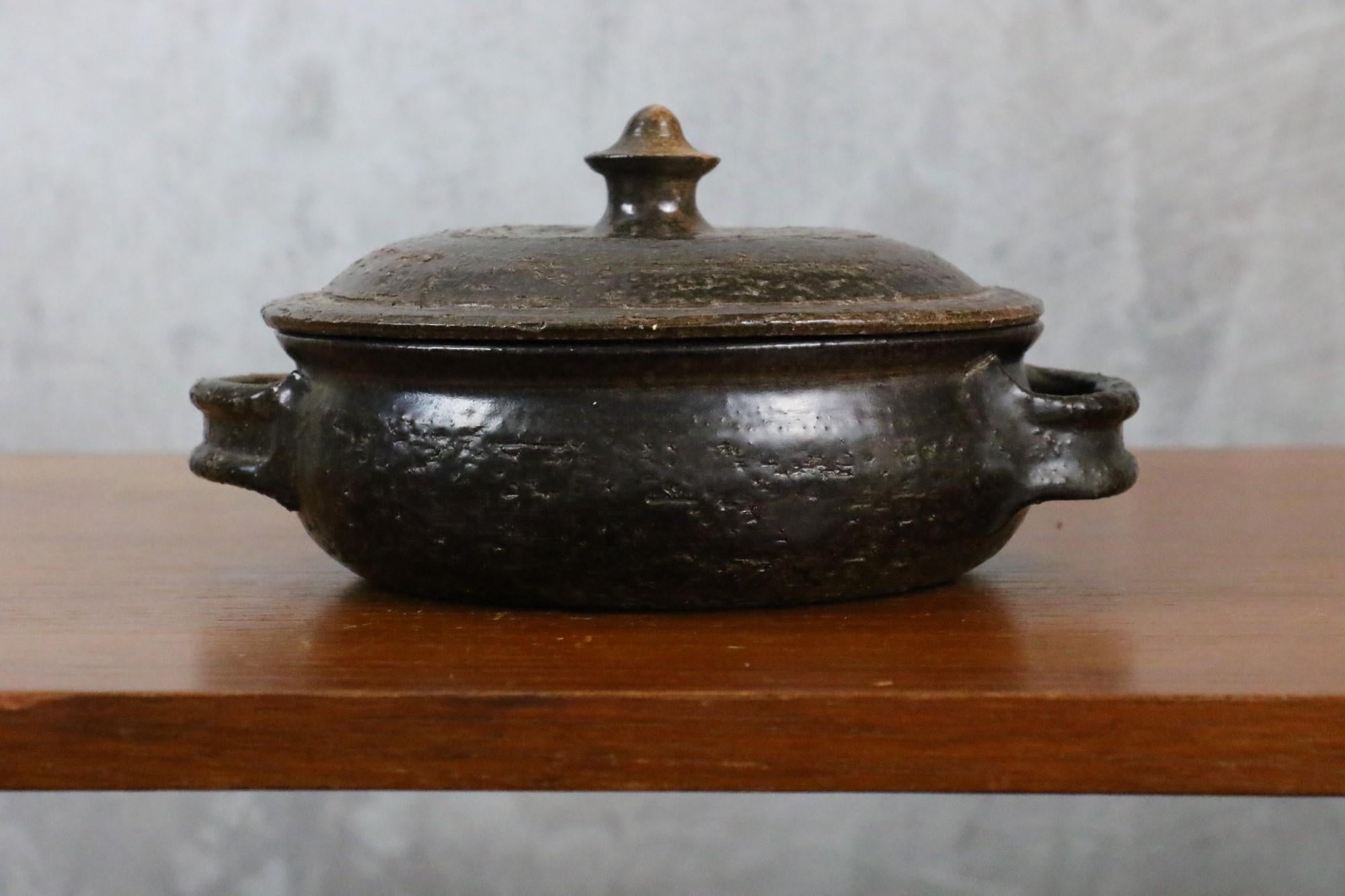 Glazed stoneware bowl by Jean Marais. Signed. French ceramic, 1970's. 

Striated enamelling. Brown and shaded tones.
Signed on the base 