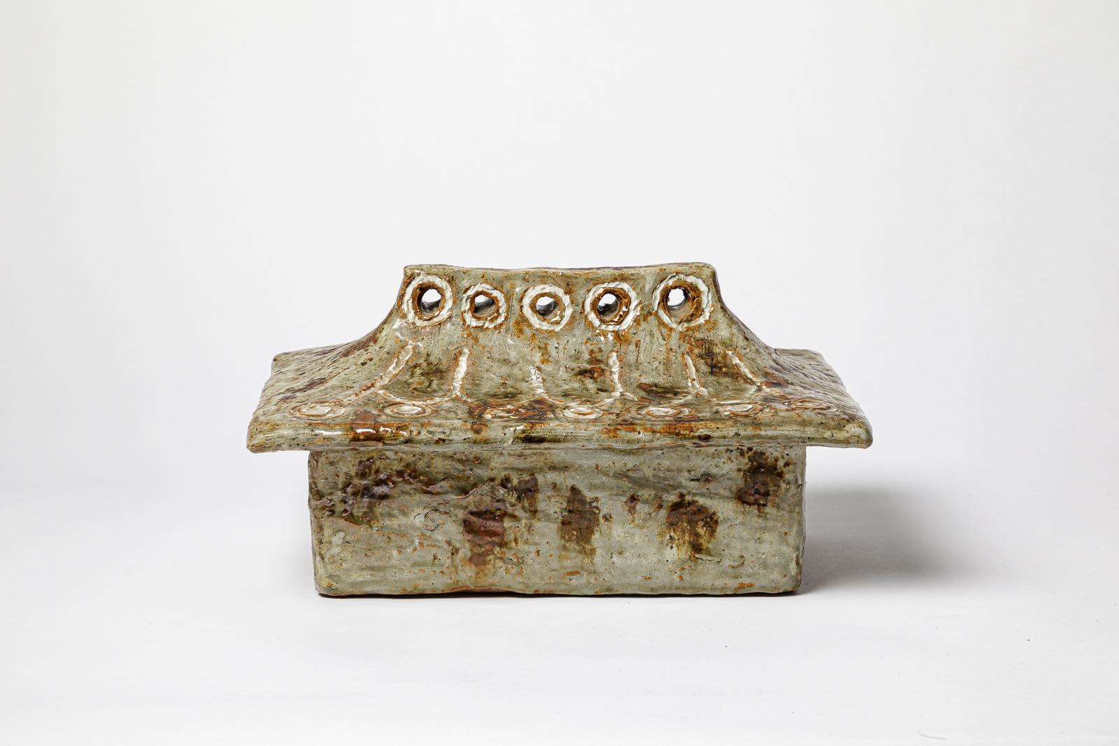 Glazed stoneware box by Jean-Pierre Viot. 
Artist signature under the base. 1968.
H : 3.7 x 13.4 x 9.8 inches.
