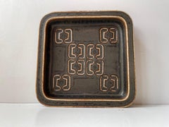 Plato cubista de gres esmaltado, diseñado por Valdemar Petersen para Bing & Grøndahl, década de 1960