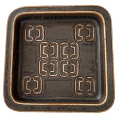 Plato cubista de gres esmaltado, diseñado por Valdemar Petersen para Bing & Grøndahl, década de 1960