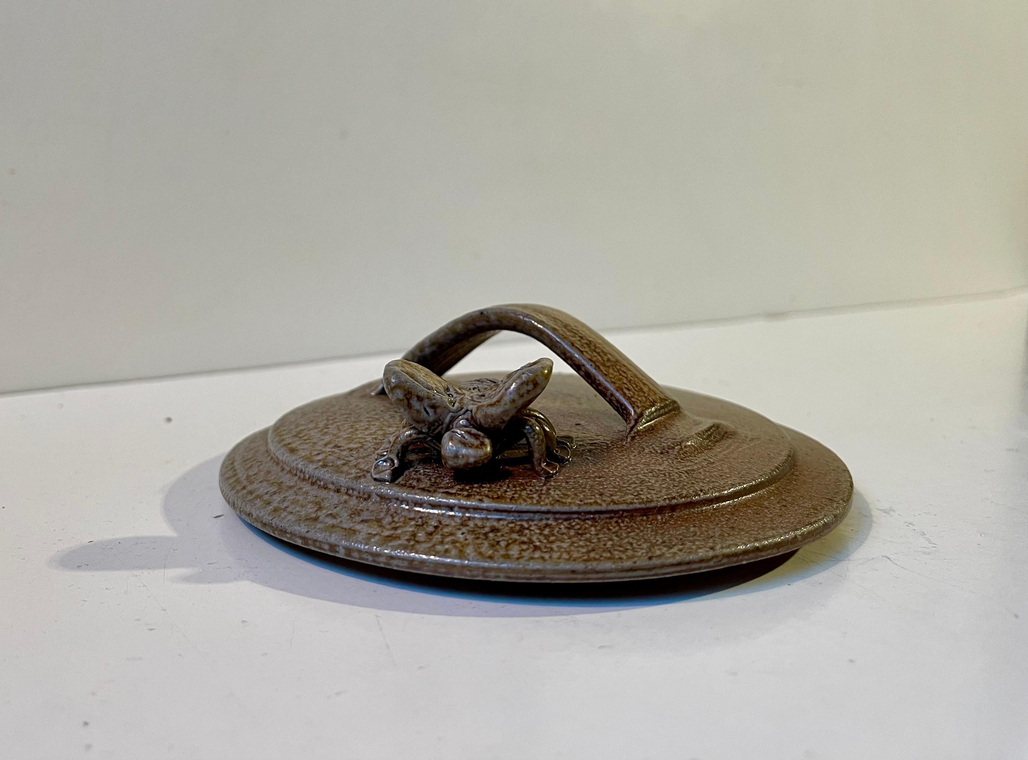 Vasetto di miele in gres smaltato con ape del danese Getter Hundstrup in vendita 2